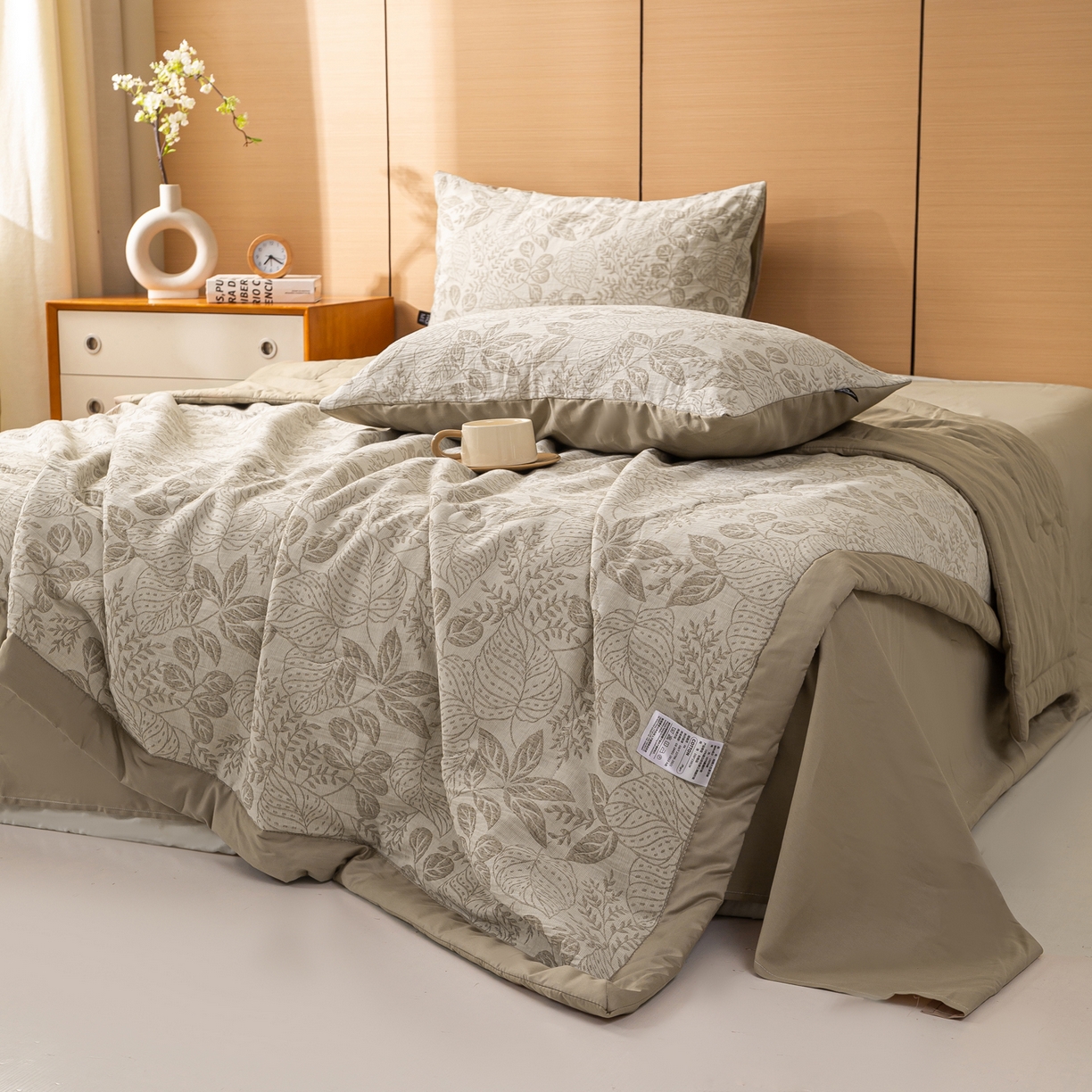 91家纺网 家纺一手货源 找家纺 恋人优选 2026新款全棉三层提花夏被空调被 茎叶时光-咖