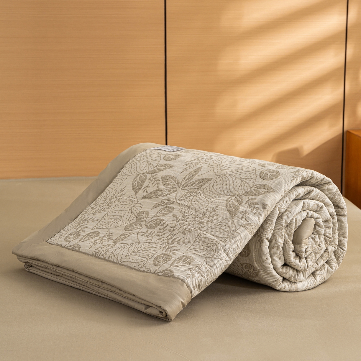 91家纺网 家纺一手货源 找家纺 恋人优选 2026新款全棉三层提花夏被空调被 茎叶时光-咖