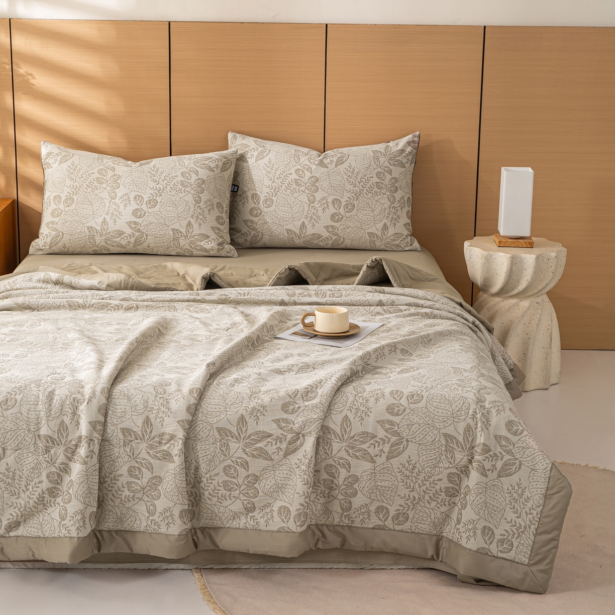 91家纺网 家纺一手货源 找家纺 恋人优选 2026新款全棉三层提花夏被空调被 茎叶时光-咖