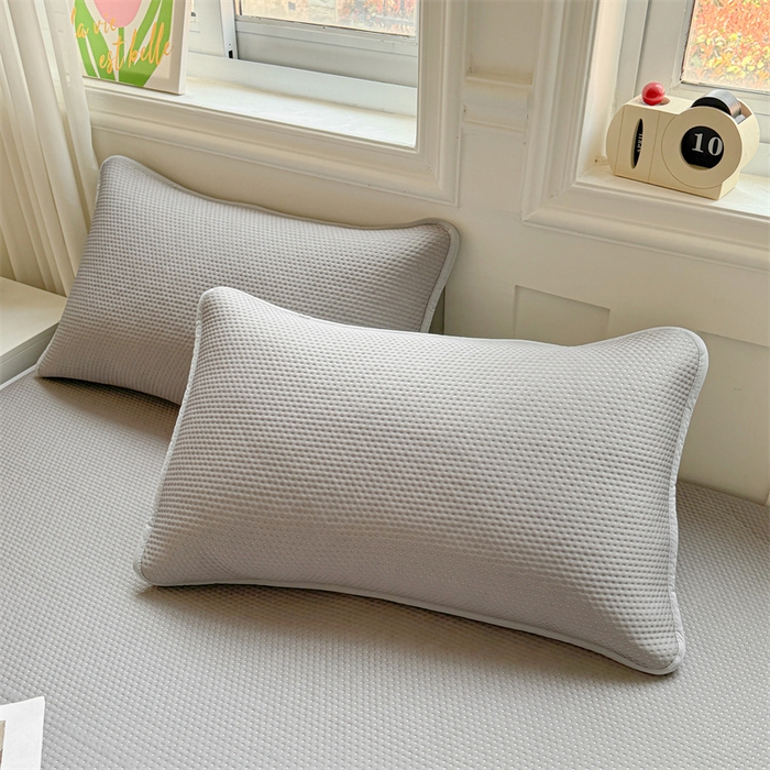 91家纺网 家纺一手货源 找家纺 （总）雯豆家纺 2026春夏新款凉感丝豆豆床笠三件套加厚三明治床垫保护套