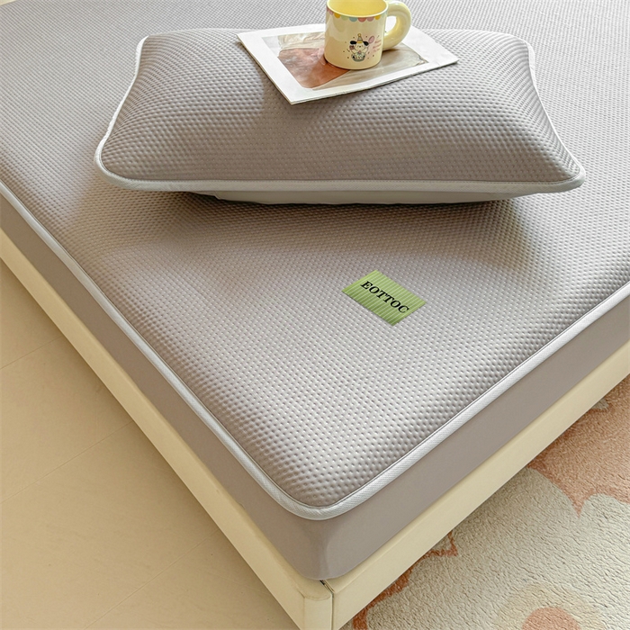 91家纺网 家纺一手货源 找家纺 （总）雯豆家纺 2026春夏新款凉感丝豆豆床笠三件套加厚三明治床垫保护套