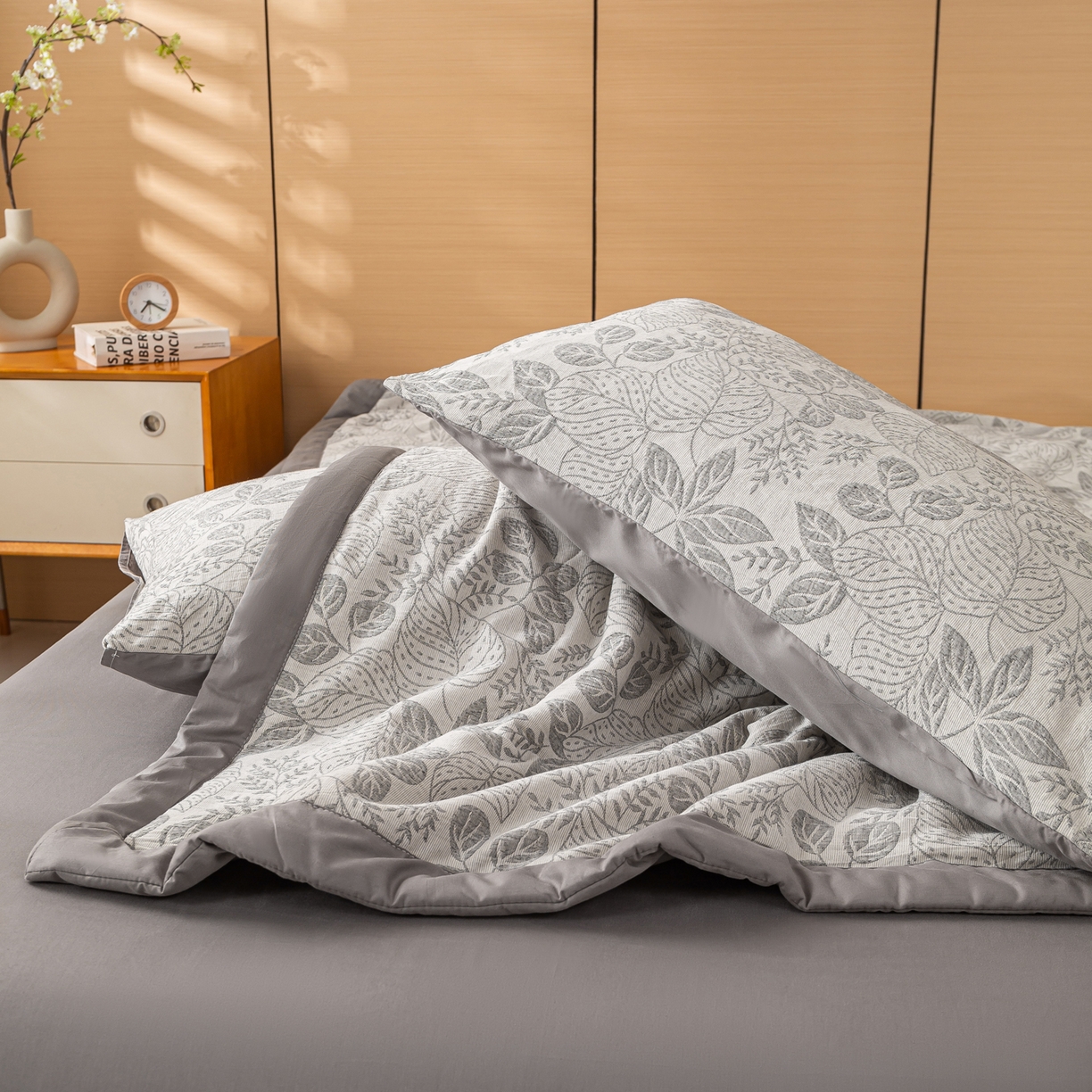 91家纺网 家纺一手货源 找家纺 恋人优选 2026新款全棉三层提花夏被空调被 茎叶时光-灰