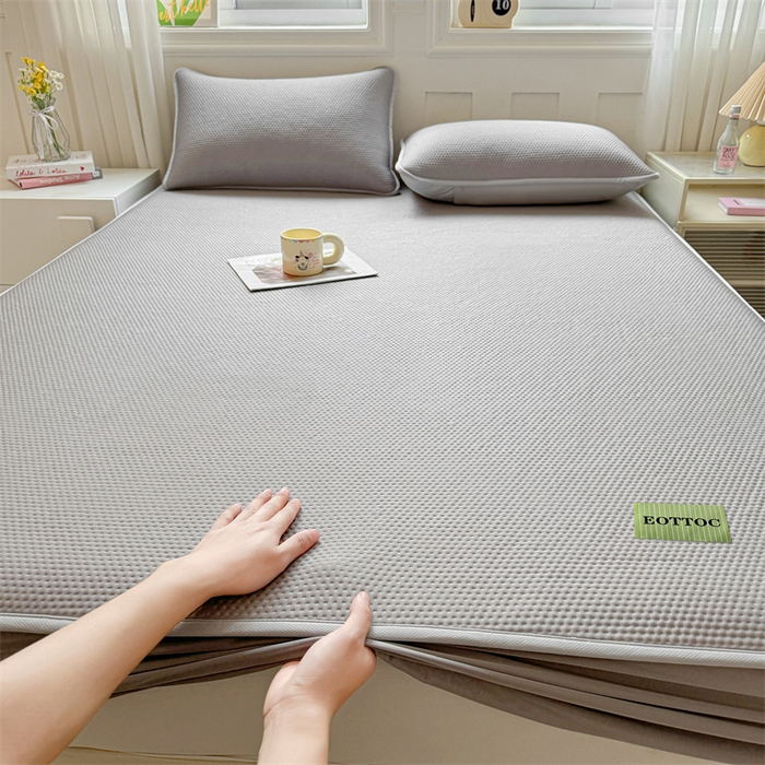 91家纺网 家纺一手货源 找家纺 （总）雯豆家纺 2026春夏新款凉感丝豆豆床笠三件套加厚三明治床垫保护套