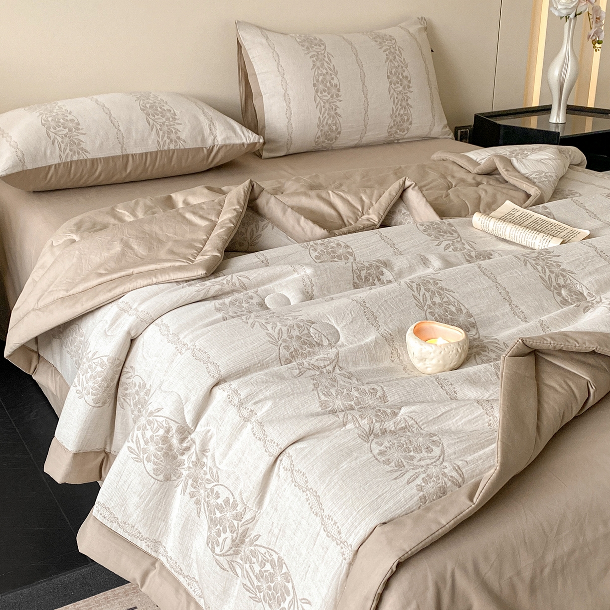 91家纺网 家纺一手货源 找家纺 恋人优选 2026新款全棉三层提花夏被空调被 花蔓吟-咖