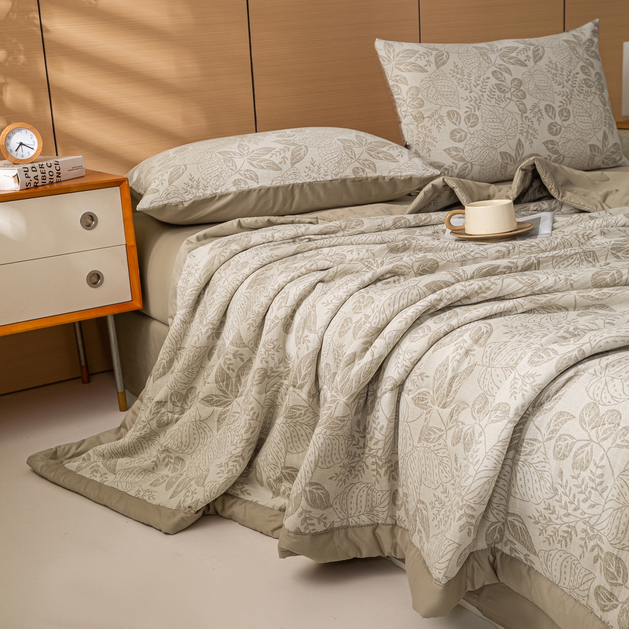 91家纺网 家纺一手货源 找家纺 恋人优选 2026新款全棉三层提花夏被空调被 茎叶时光-咖