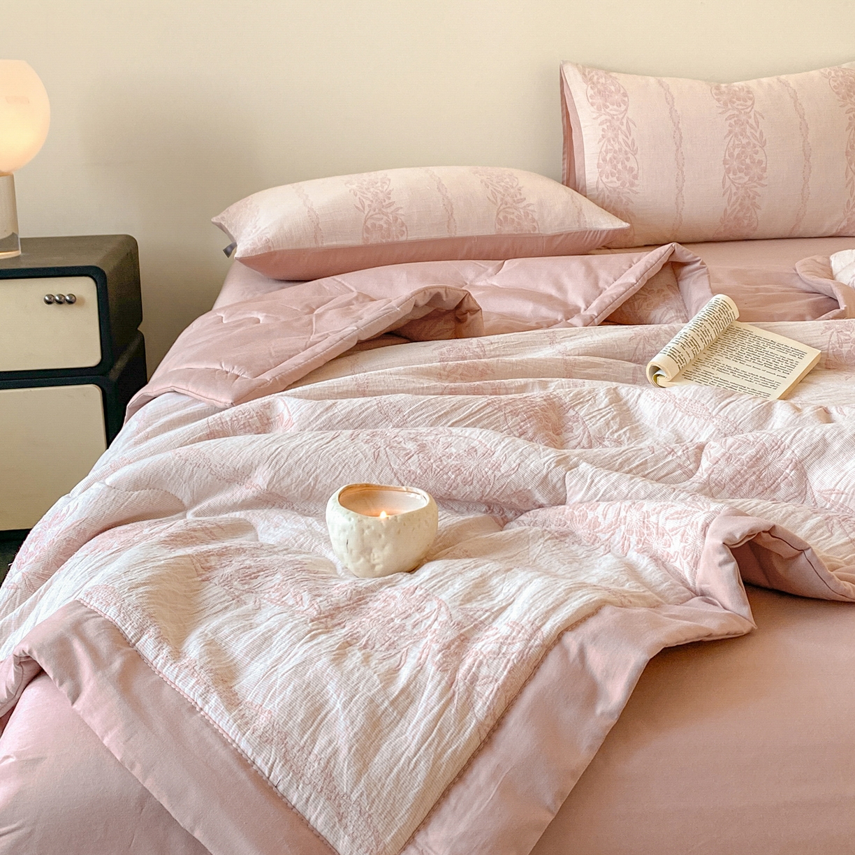 91家纺网 家纺一手货源 找家纺 恋人优选 2026新款全棉三层提花夏被空调被 花蔓吟-粉