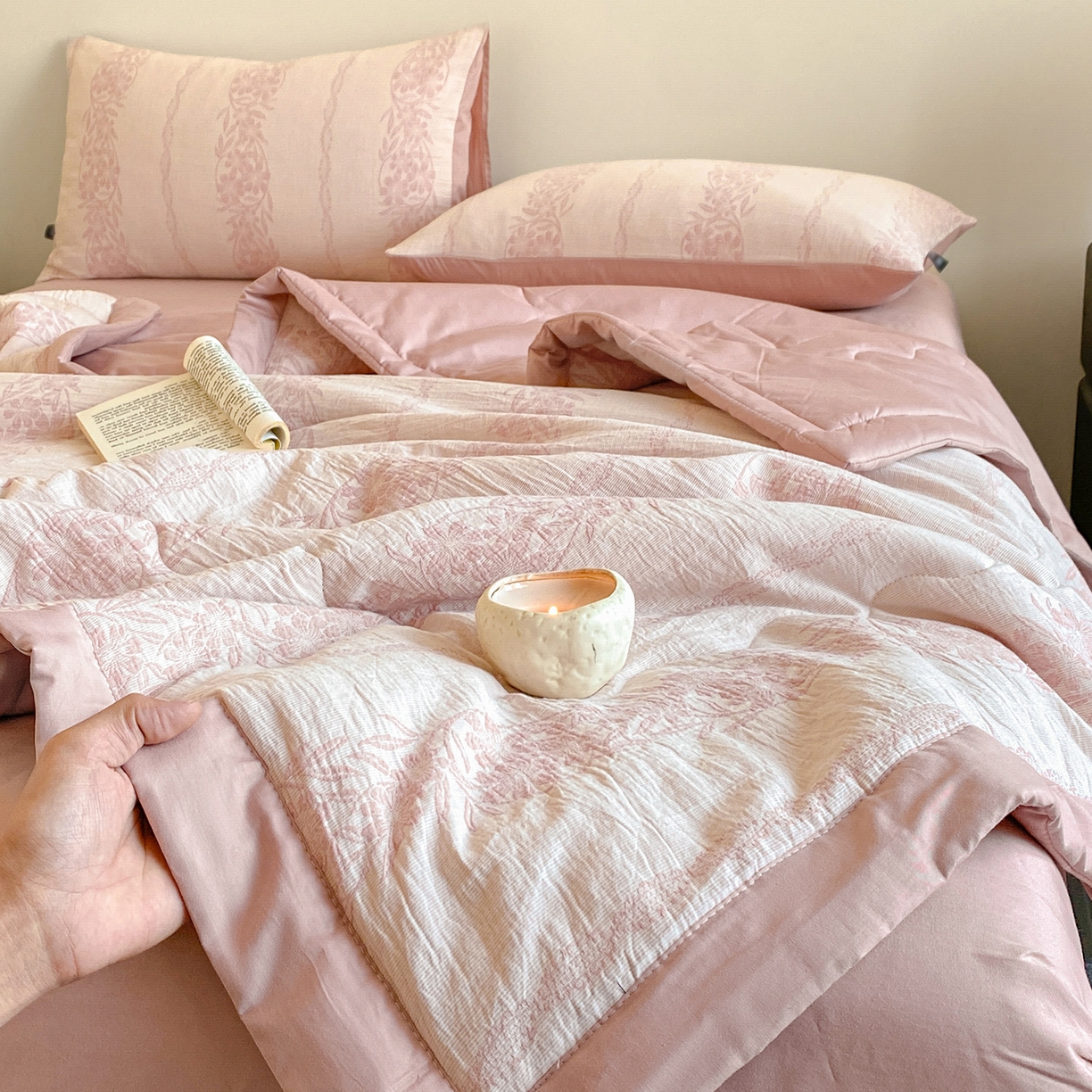 91家纺网 家纺一手货源 找家纺 恋人优选 2026新款全棉三层提花夏被空调被 花蔓吟-粉