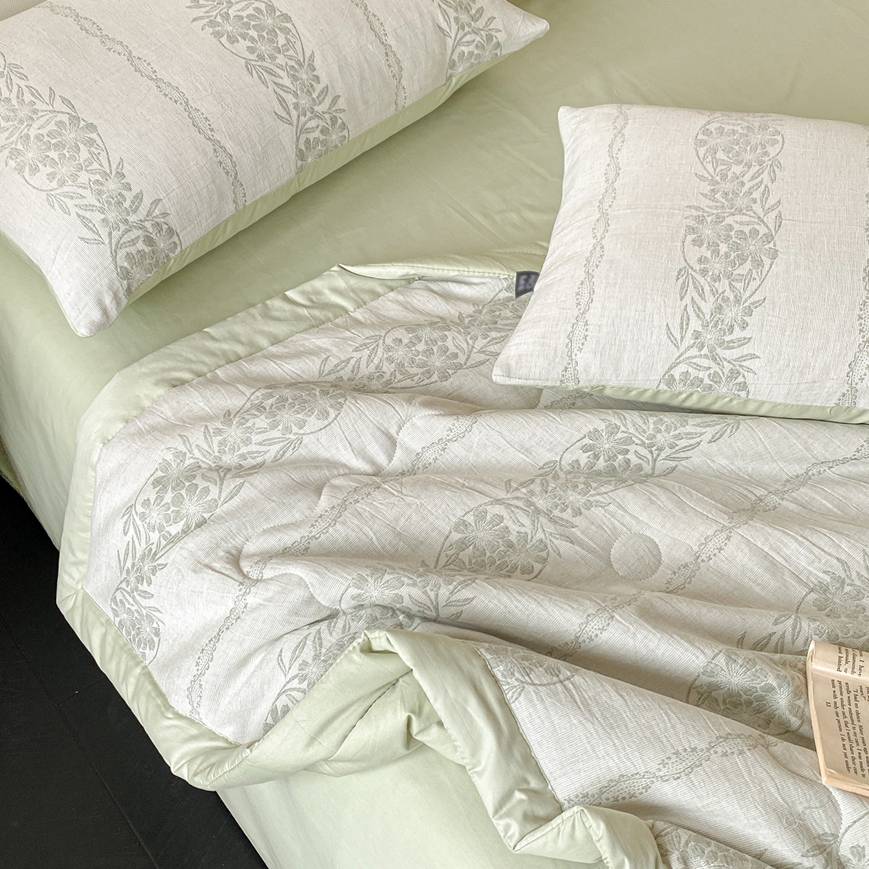 91家纺网 家纺一手货源 找家纺 恋人优选 2026新款全棉三层提花夏被空调被 花蔓吟-绿