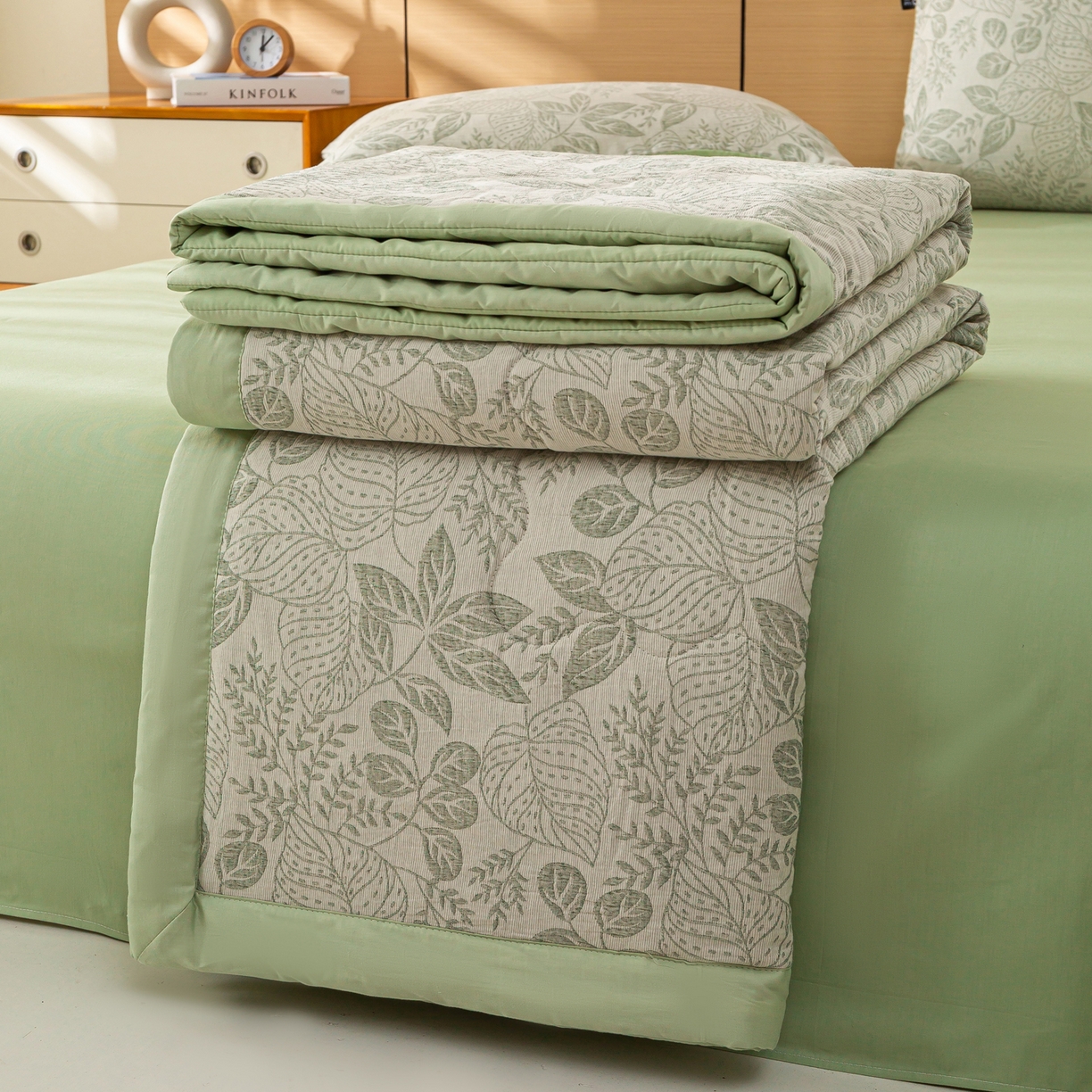 91家纺网 家纺一手货源 找家纺 恋人优选 2026新款全棉三层提花夏被空调被 茎叶时光-绿