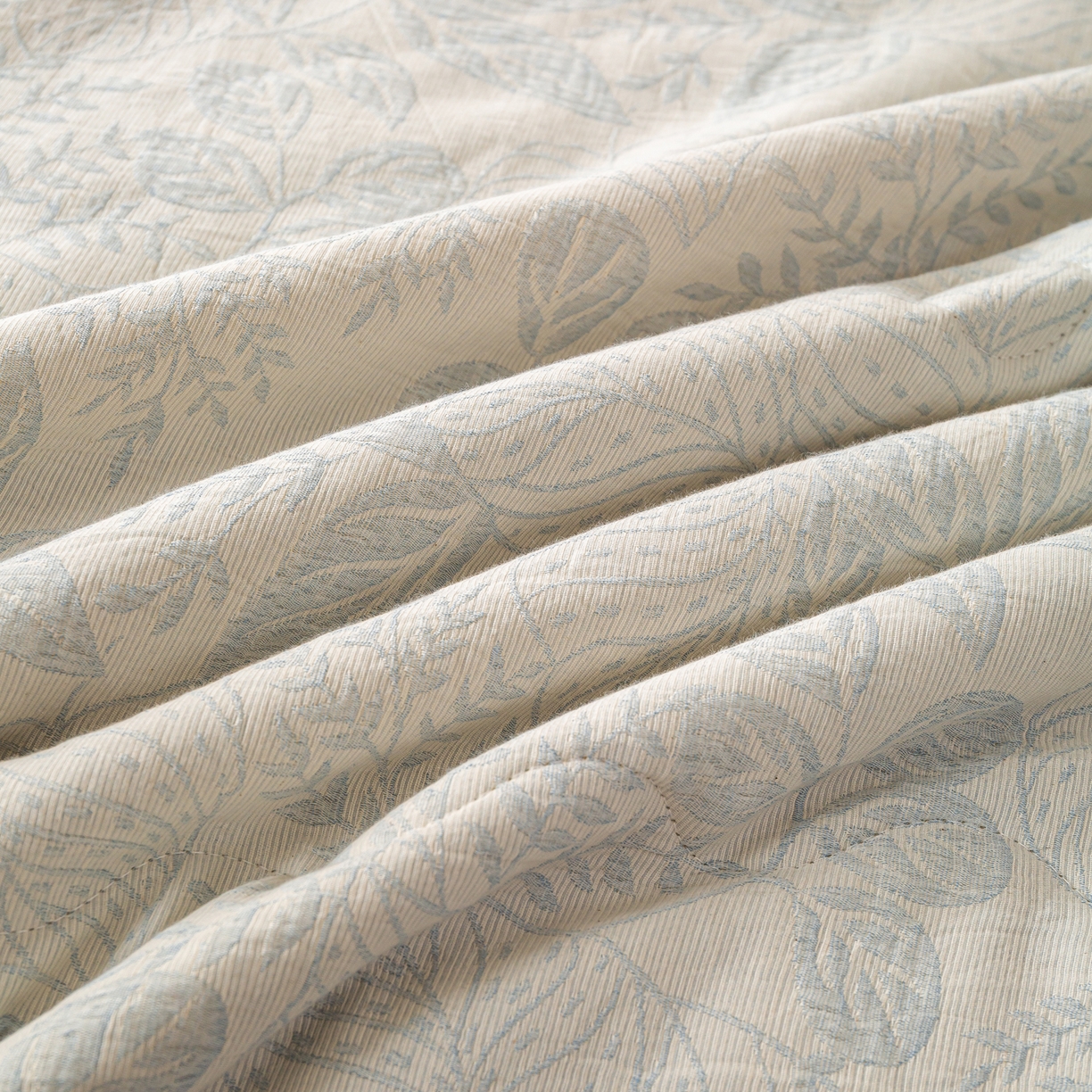 91家纺网 家纺一手货源 找家纺 恋人优选 2026新款全棉三层提花夏被空调被 茎叶时光-蓝