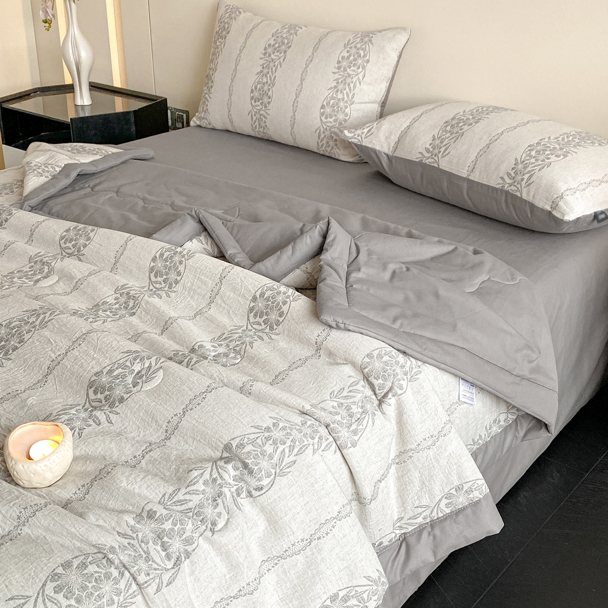 91家纺网 家纺一手货源 找家纺 恋人优选 2026新款全棉三层提花夏被空调被 花蔓吟-灰