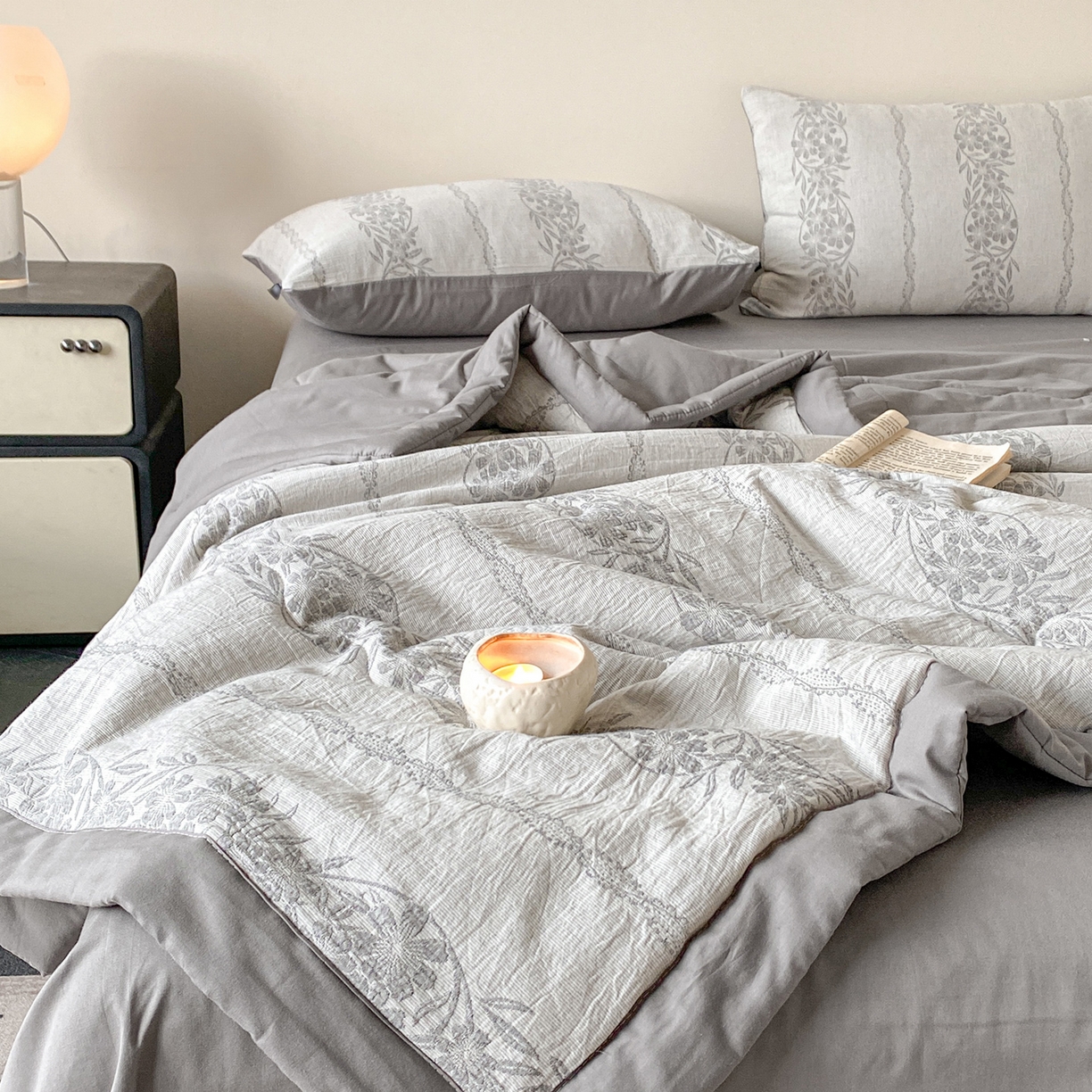 91家纺网 家纺一手货源 找家纺 恋人优选 2026新款全棉三层提花夏被空调被 花蔓吟-灰