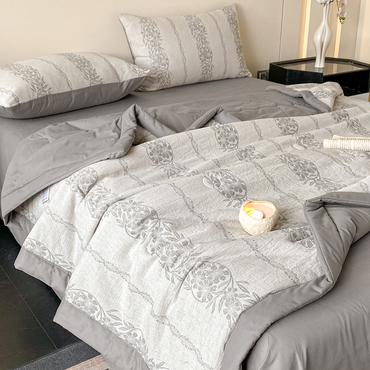 91家纺网 家纺一手货源 找家纺 恋人优选 2026新款全棉三层提花夏被空调被 花蔓吟-灰