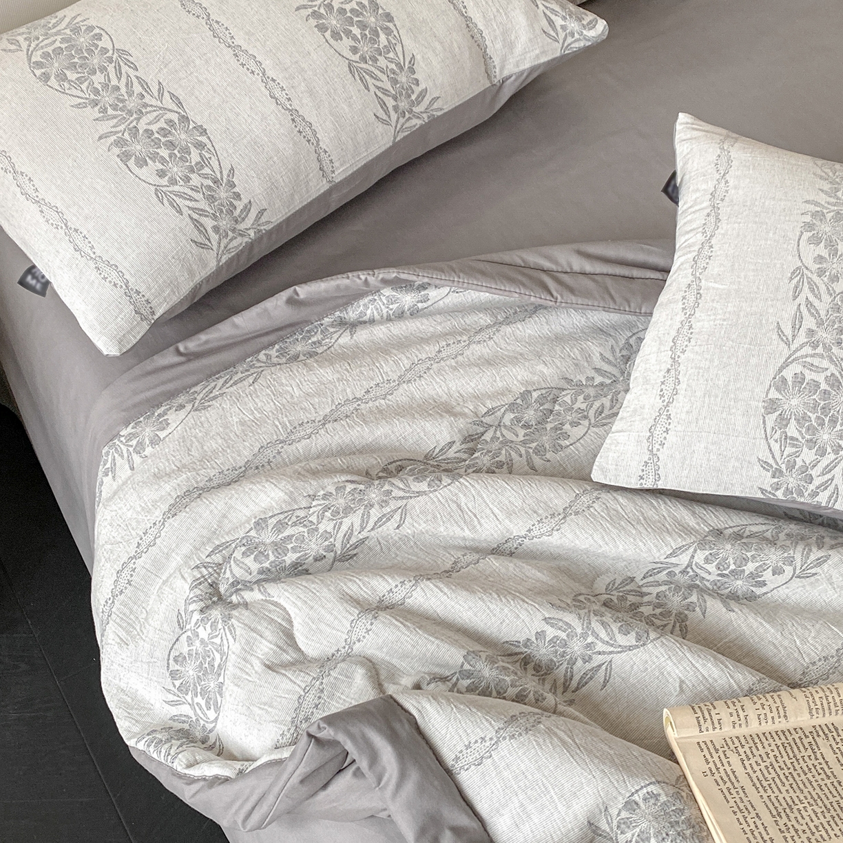 91家纺网 家纺一手货源 找家纺 恋人优选 2026新款全棉三层提花夏被空调被 花蔓吟-灰