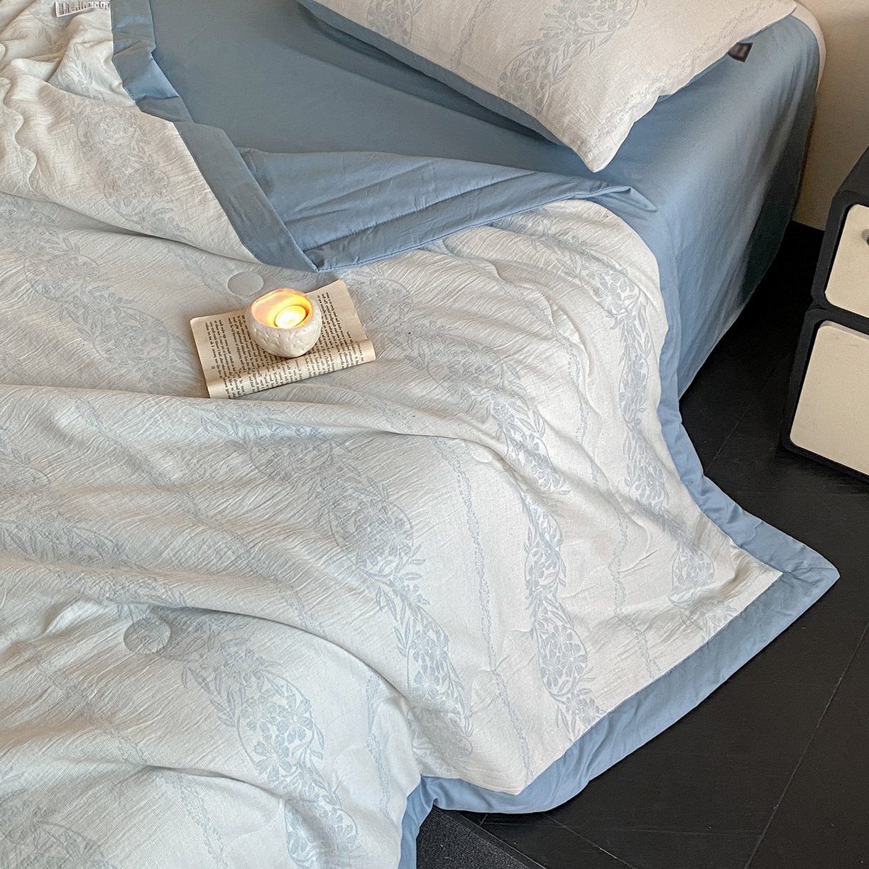 91家纺网 家纺一手货源 找家纺 恋人优选 2026新款全棉三层提花夏被空调被 花蔓吟-兰