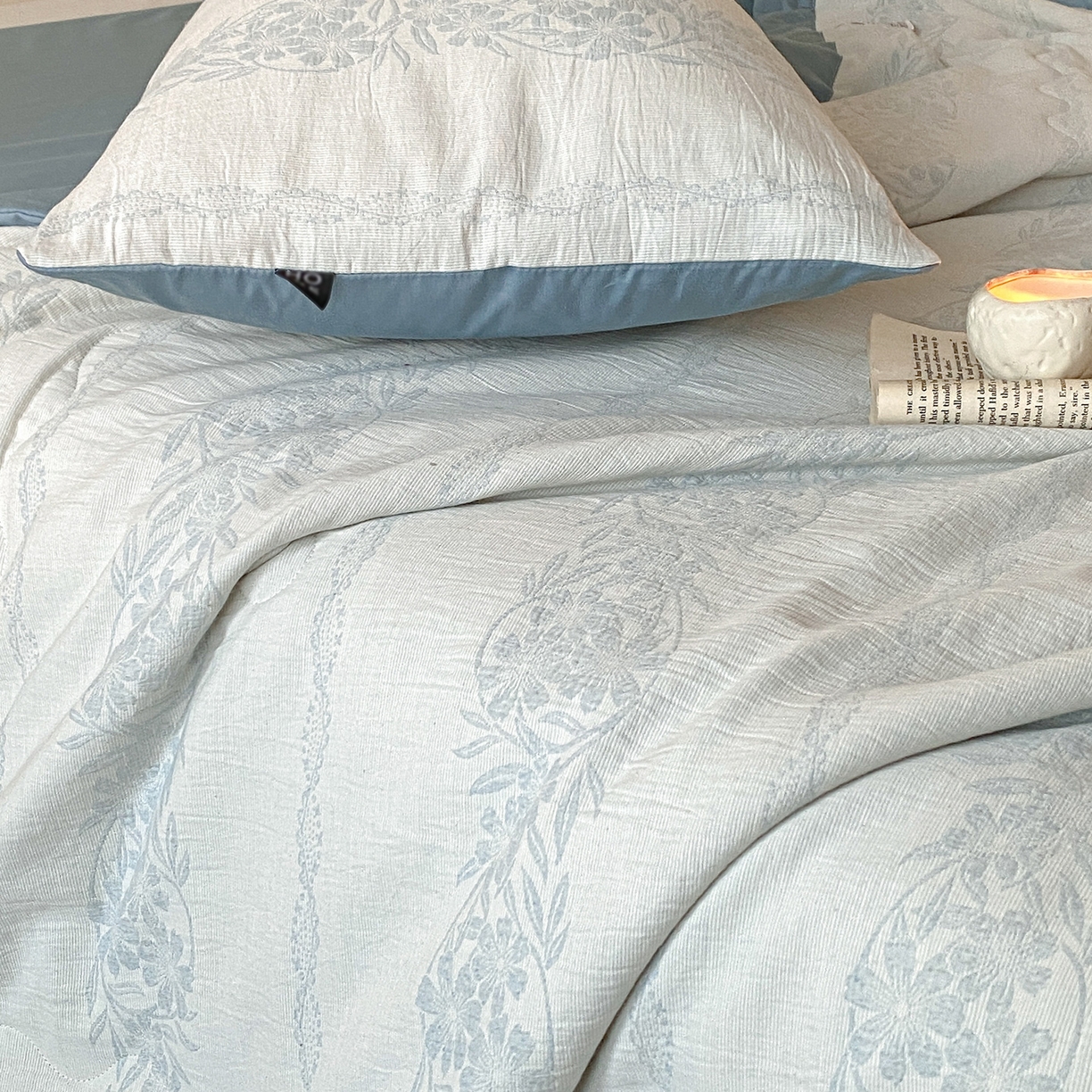 91家纺网 家纺一手货源 找家纺 恋人优选 2026新款全棉三层提花夏被空调被 花蔓吟-兰