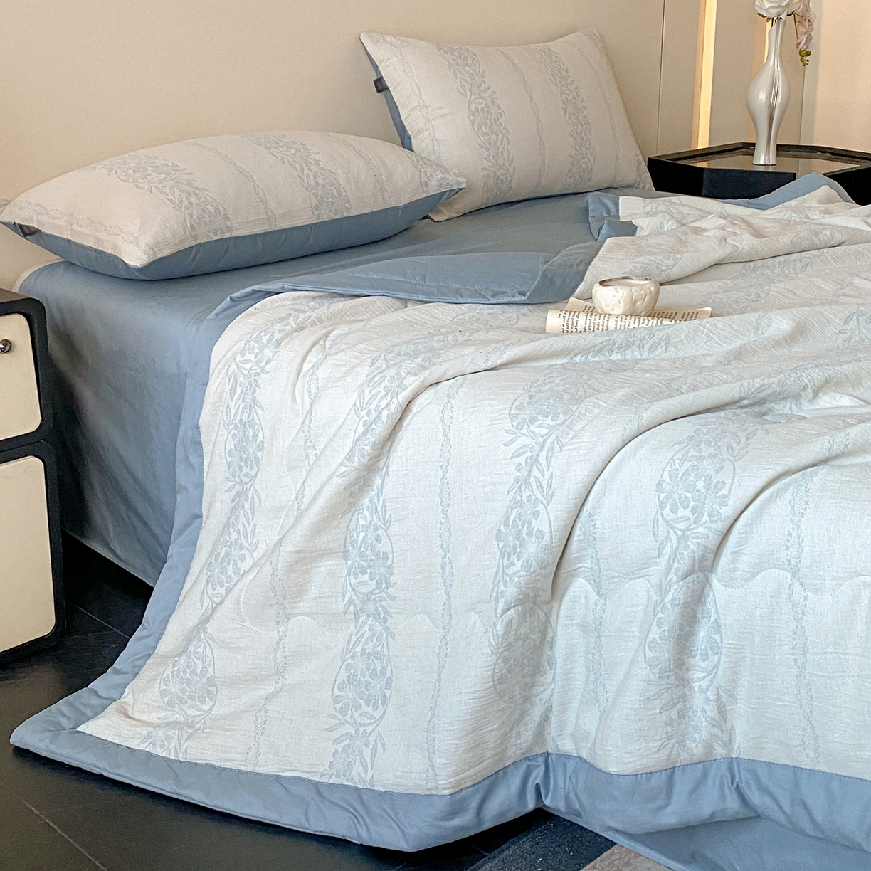 91家纺网 家纺一手货源 找家纺 恋人优选 2026新款全棉三层提花夏被空调被 花蔓吟-兰