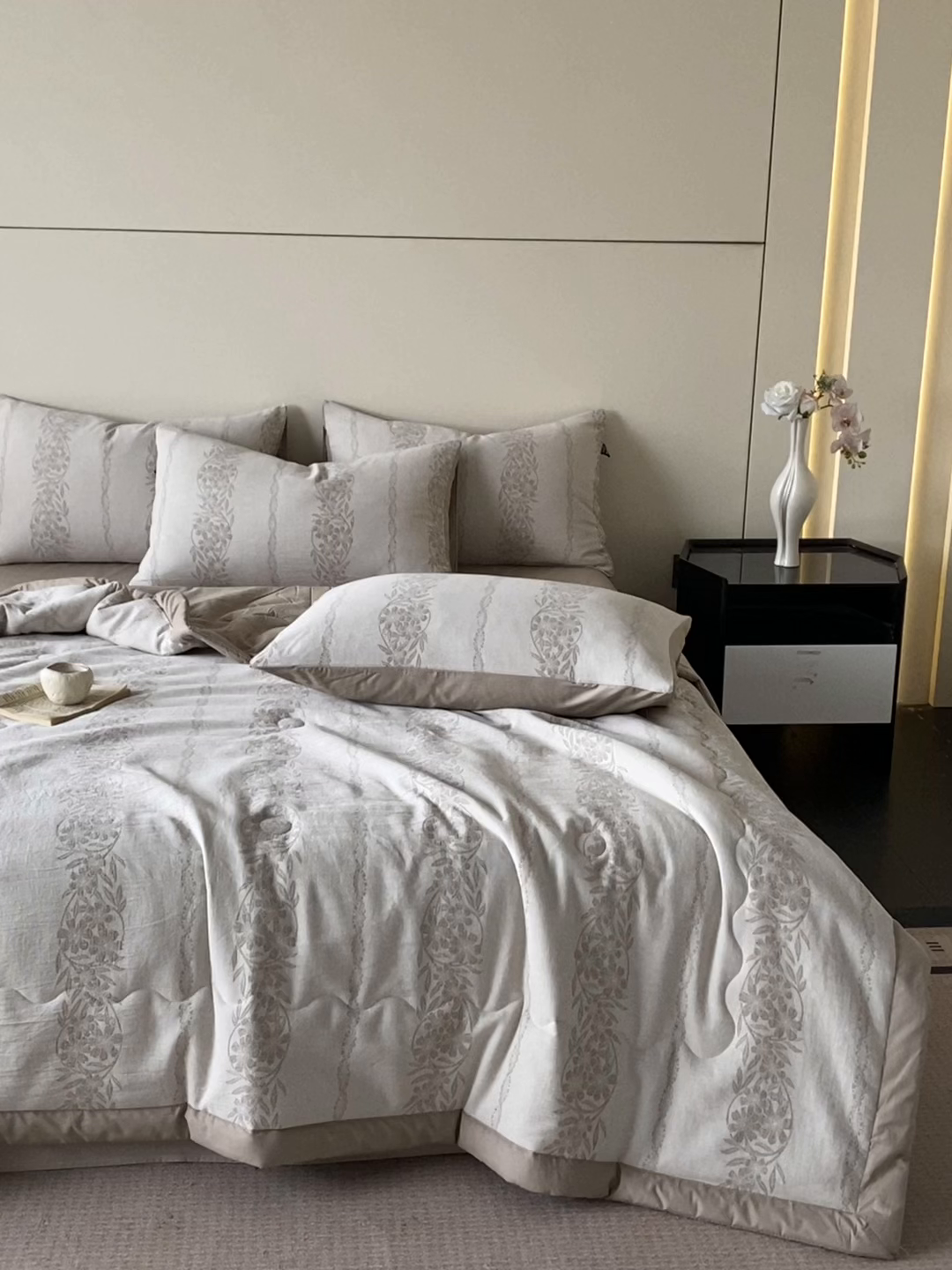 91家纺网 家纺一手货源 找家纺 恋人优选 2026新款全棉三层提花夏被空调被 花蔓吟-咖