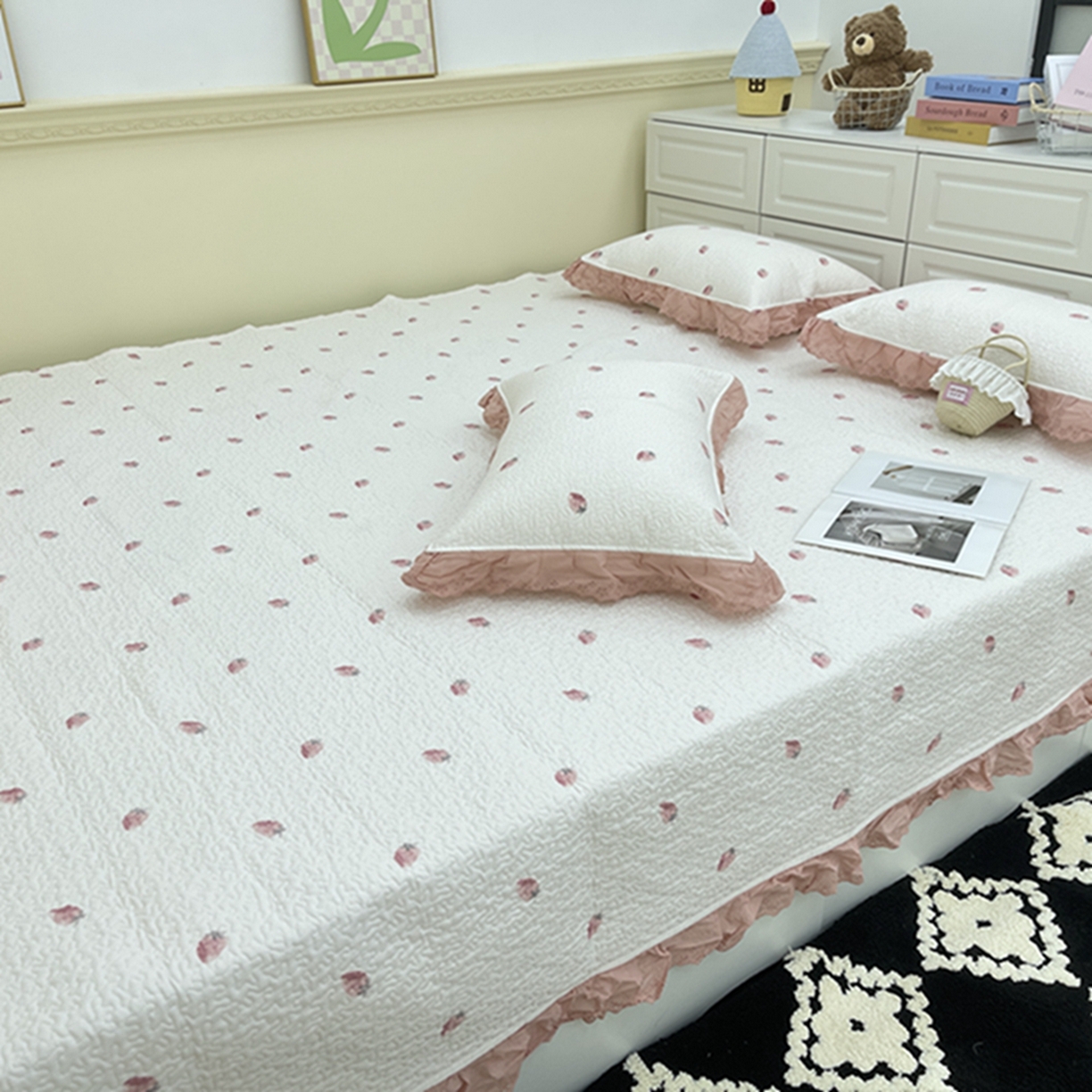 91家纺网 家纺一手货源 找家纺 禧瑞谷 2026法式纯棉绗缝全棉榻榻米床盖防滑加厚纯棉床单夹棉三件套床盖纯棉东北农大炕盖 奶油草莓