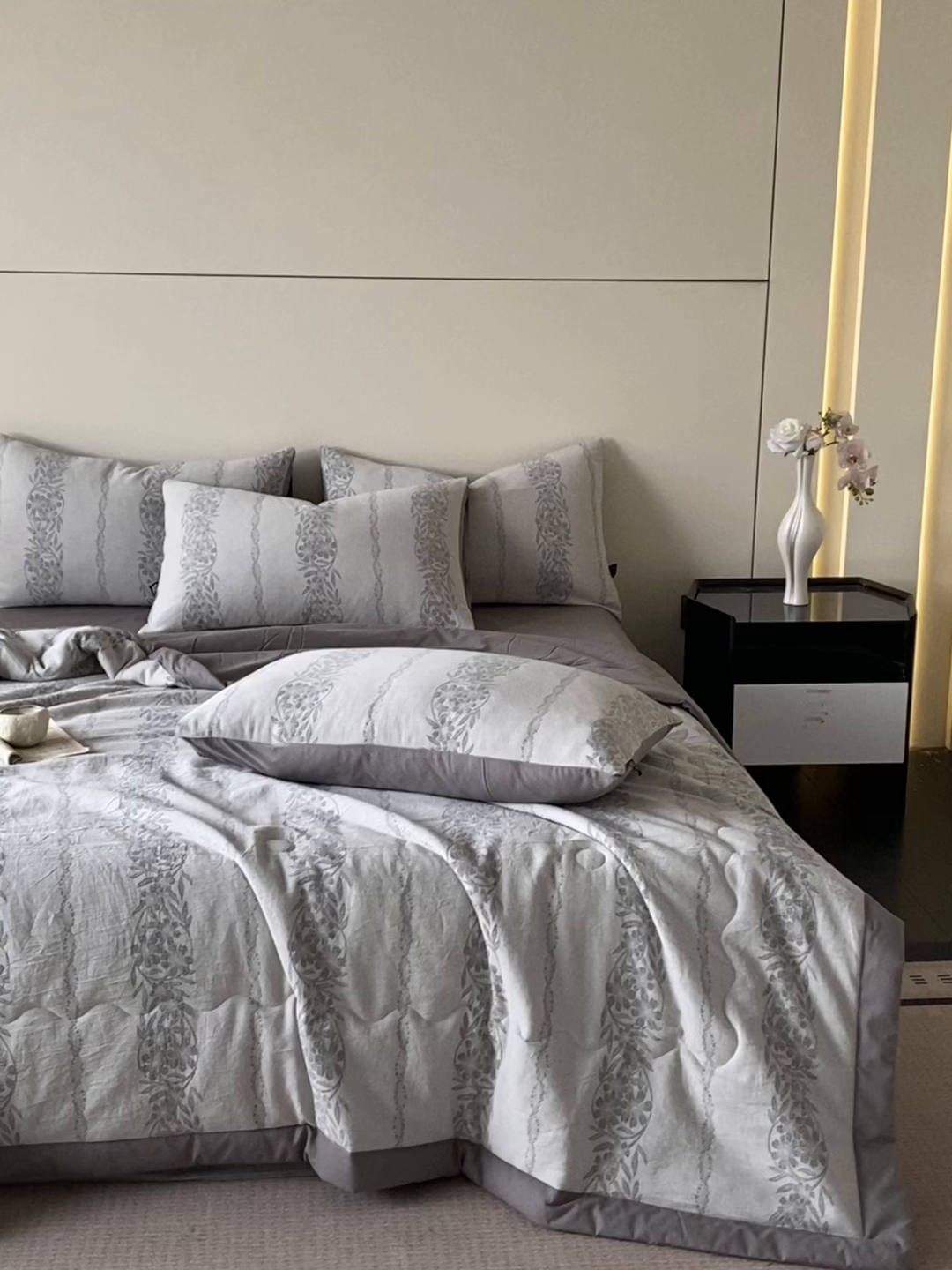 91家纺网 家纺一手货源 找家纺 恋人优选 2026新款全棉三层提花夏被空调被 花蔓吟-灰