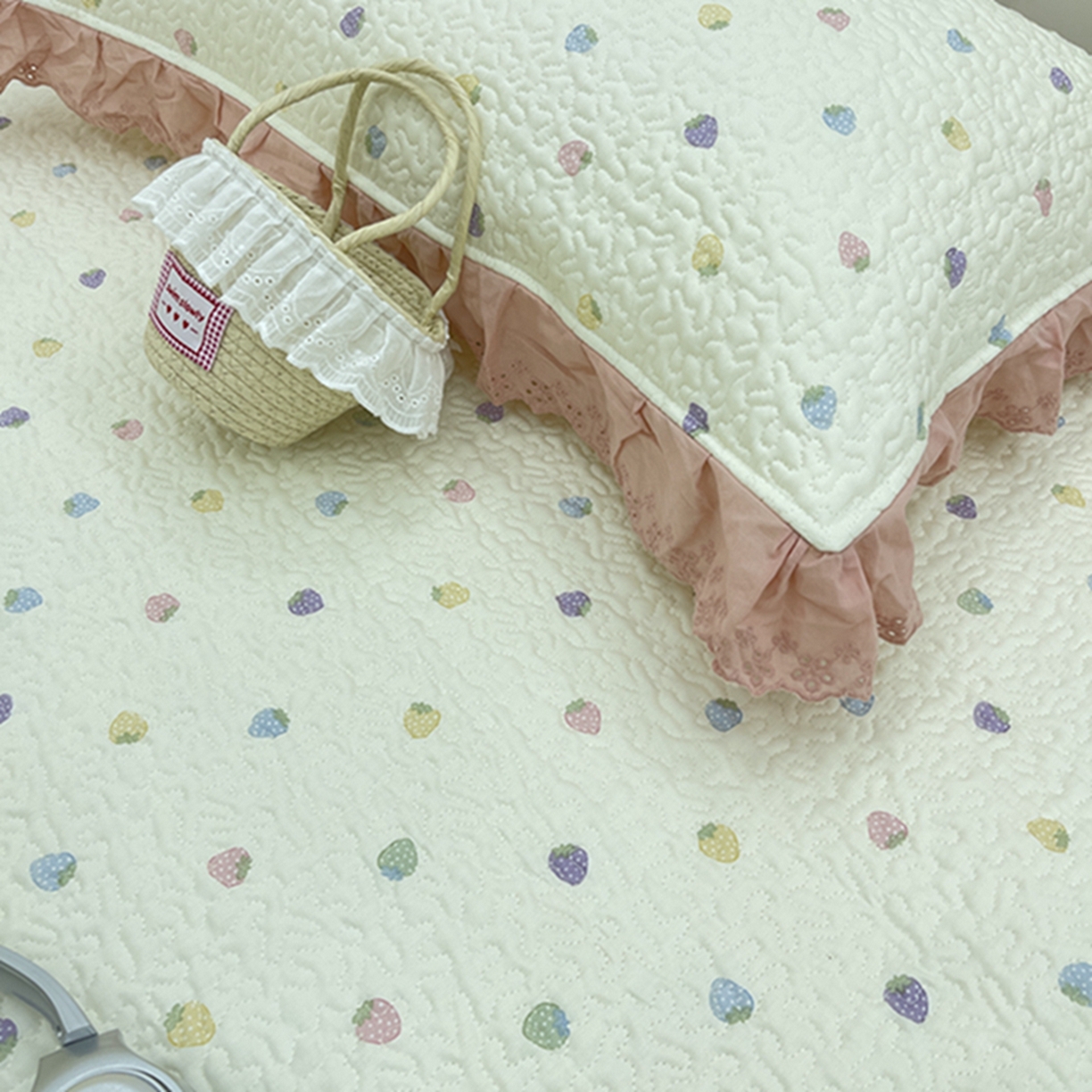 91家纺网 家纺一手货源 找家纺 禧瑞谷 2026法式纯棉绗缝全棉榻榻米床盖防滑加厚纯棉床单夹棉三件套床盖纯棉东北农大炕盖 七彩草莓