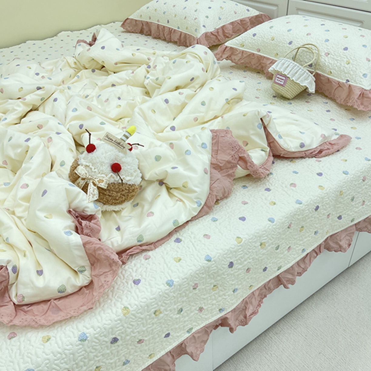 91家纺网 家纺一手货源 找家纺 禧瑞谷 2026法式纯棉绗缝全棉榻榻米床盖防滑加厚纯棉床单夹棉三件套床盖纯棉东北农大炕盖 七彩草莓