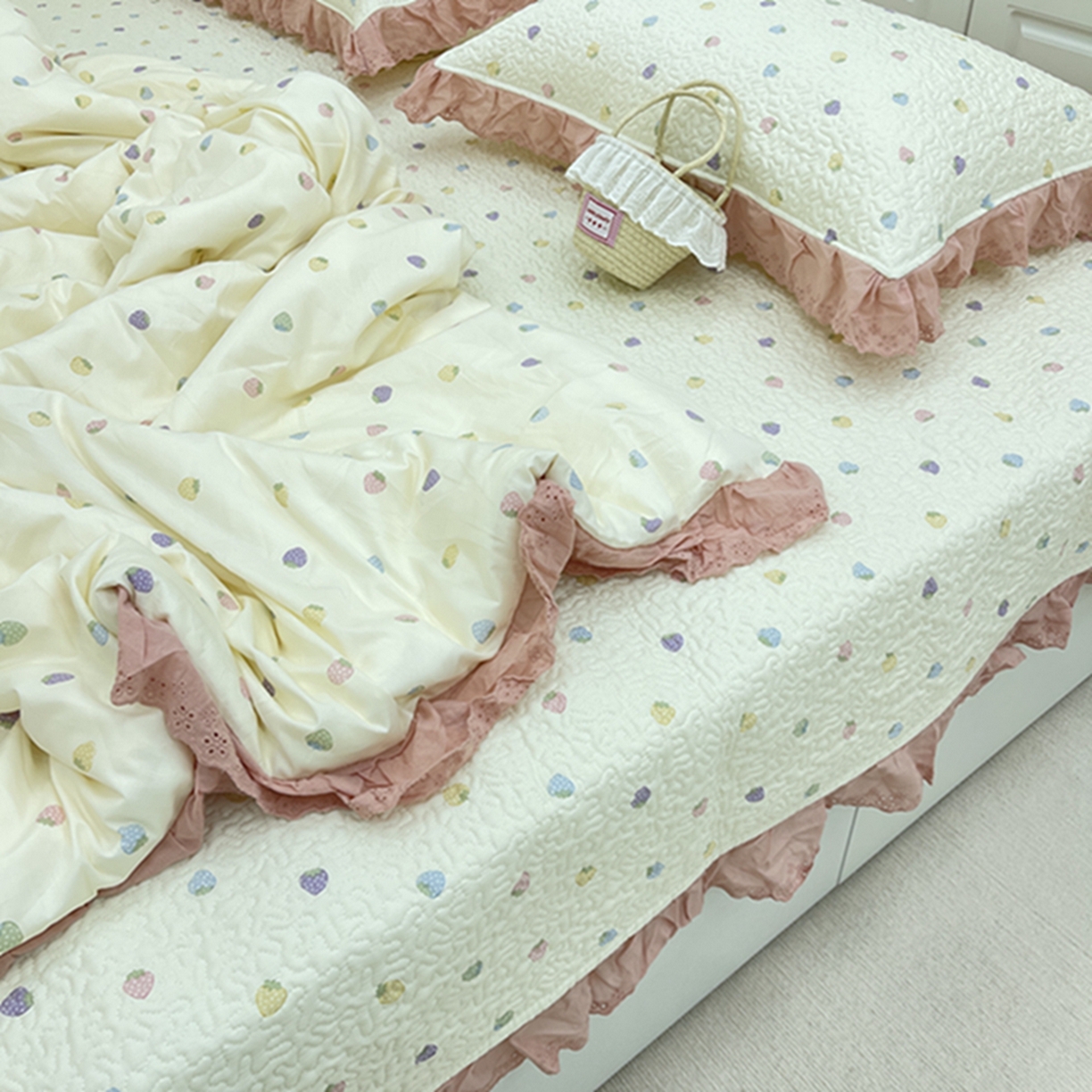 91家纺网 家纺一手货源 找家纺 禧瑞谷 2026法式纯棉绗缝全棉榻榻米床盖防滑加厚纯棉床单夹棉三件套床盖纯棉东北农大炕盖 七彩草莓