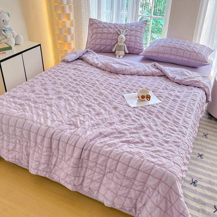 91家纺网 家纺一手货源 找家纺 卡斯诺家纺馆 2026新款亲肤泡泡纱夏被四件套 风铃紫