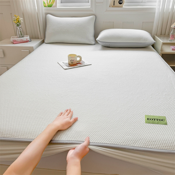 91家纺网 家纺一手货源 找家纺 雯豆家纺 2026春夏新款凉感丝豆豆床笠三件套加厚三明治床垫保护套 凉感丝豆豆床笠-薄雾灰