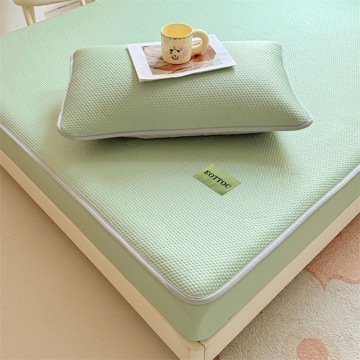 91家纺网 家纺一手货源 找家纺 雯豆家纺 2026春夏新款凉感丝豆豆床笠三件套加厚三明治床垫保护套 凉感丝豆豆床笠-春辰绿