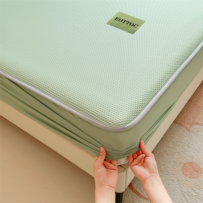 91家纺网 家纺一手货源 找家纺 雯豆家纺 2026春夏新款凉感丝豆豆床笠三件套加厚三明治床垫保护套 凉感丝豆豆床笠-春辰绿