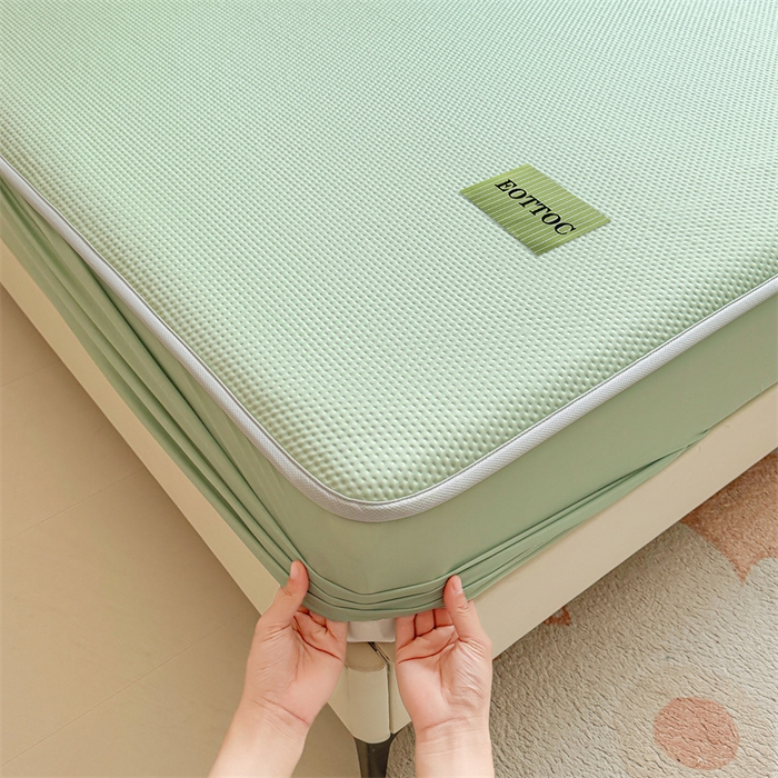 91家纺网 家纺一手货源 找家纺 雯豆家纺 2026春夏新款凉感丝豆豆床笠三件套加厚三明治床垫保护套 凉感丝豆豆床笠-春辰绿