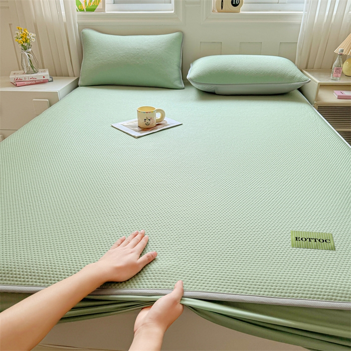 91家纺网 家纺一手货源 找家纺 雯豆家纺 2026春夏新款凉感丝豆豆床笠三件套加厚三明治床垫保护套 凉感丝豆豆床笠-春辰绿