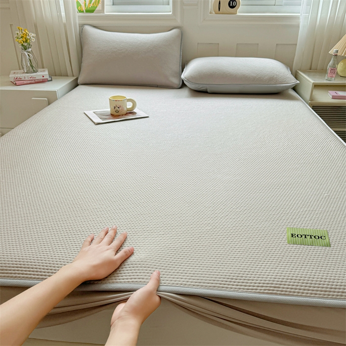 91家纺网 家纺一手货源 找家纺 雯豆家纺 2026春夏新款凉感丝豆豆床笠三件套加厚三明治床垫保护套 凉感丝豆豆床笠-莫奈咖