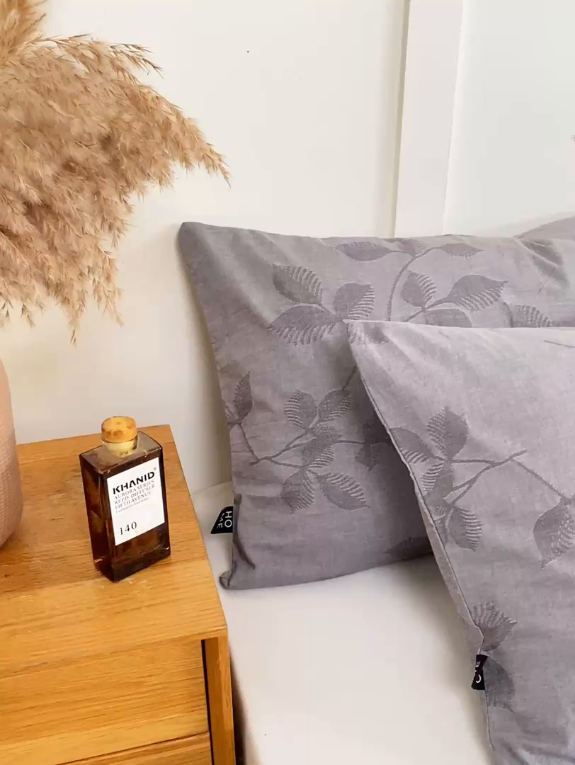 91家纺网 家纺一手货源 找家纺 恋人优选 2026新款全棉提花枕套 樱花叶-灰