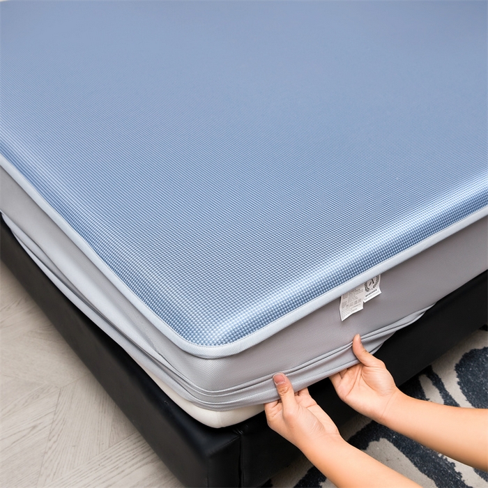 91家纺网 家纺一手货源 找家纺 雯豆家纺 2026春夏新款碳光冰丝床笠加厚三明治凉感床垫保护套夏季床罩凉席席子 千鸟格-床笠款-海星蓝
