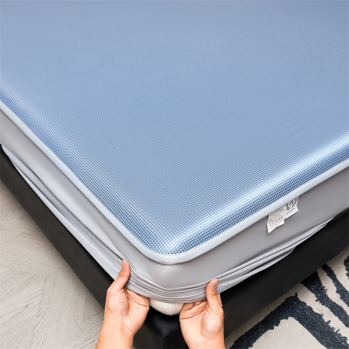 91家纺网 家纺一手货源 找家纺 雯豆家纺 2026春夏新款碳光冰丝床笠加厚三明治凉感床垫保护套夏季床罩凉席席子 千鸟格-床笠款-海星蓝