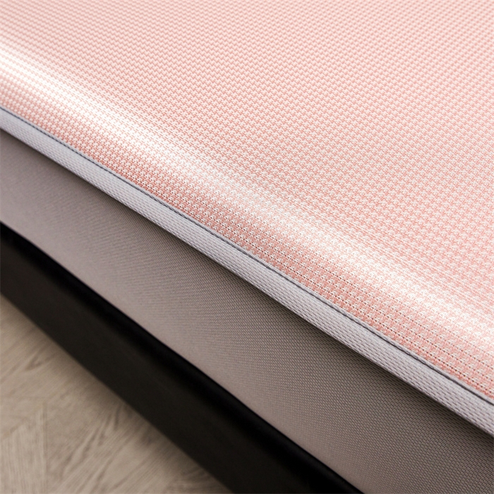 91家纺网 家纺一手货源 找家纺 雯豆家纺 2026春夏新款碳光冰丝床笠加厚三明治凉感床垫保护套夏季床罩凉席席子 千鸟格-床笠款千禧粉