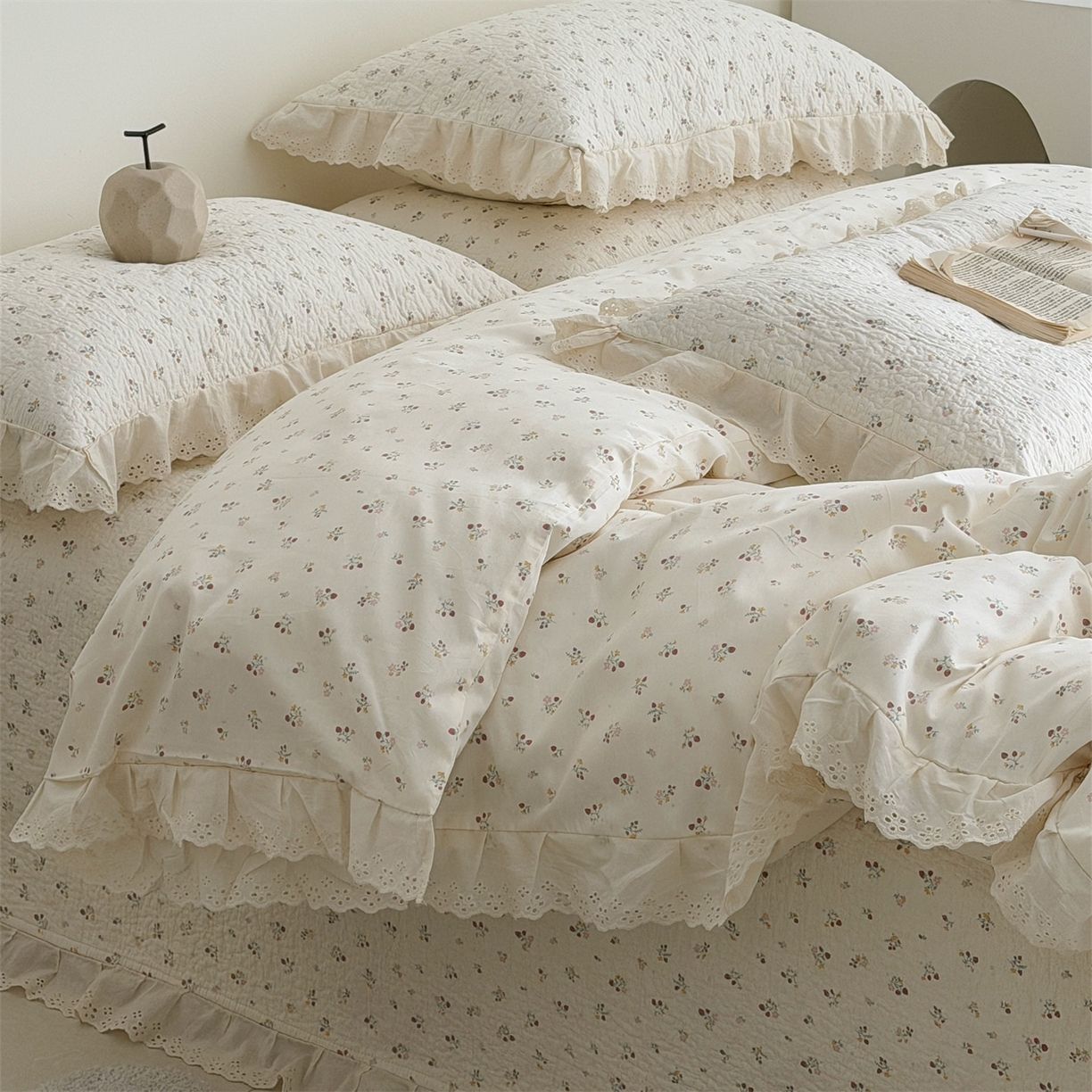 91家纺网 家纺一手货源 找家纺 佰织鑫家居 2026新款全棉法式砂洗棉花床盖款被套四件套 酸奶草莓