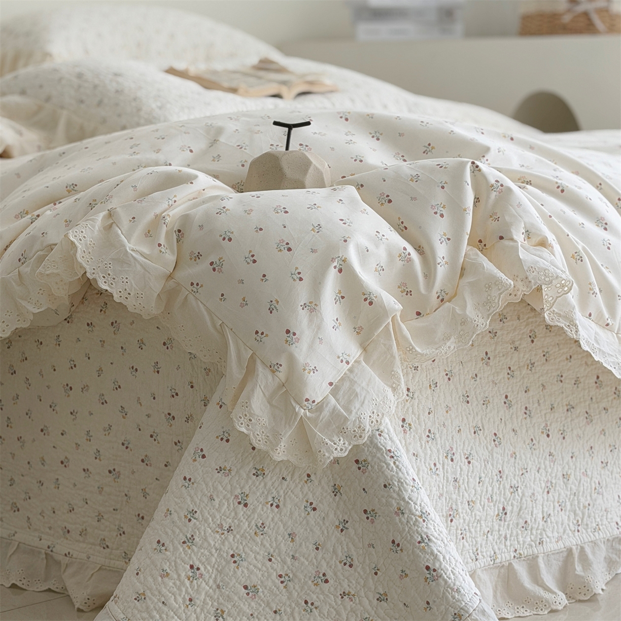 91家纺网 家纺一手货源 找家纺 佰织鑫家居 2026新款全棉法式砂洗棉花床盖款被套四件套 酸奶草莓