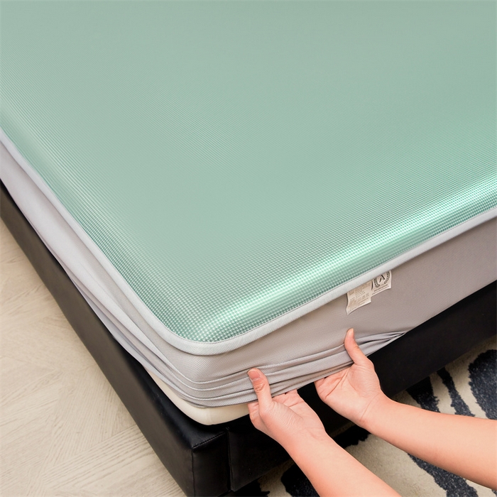 91家纺网 家纺一手货源 找家纺 雯豆家纺 2026春夏新款碳光冰丝床笠加厚三明治凉感床垫保护套夏季床罩凉席席子 千鸟格-床笠款松石绿