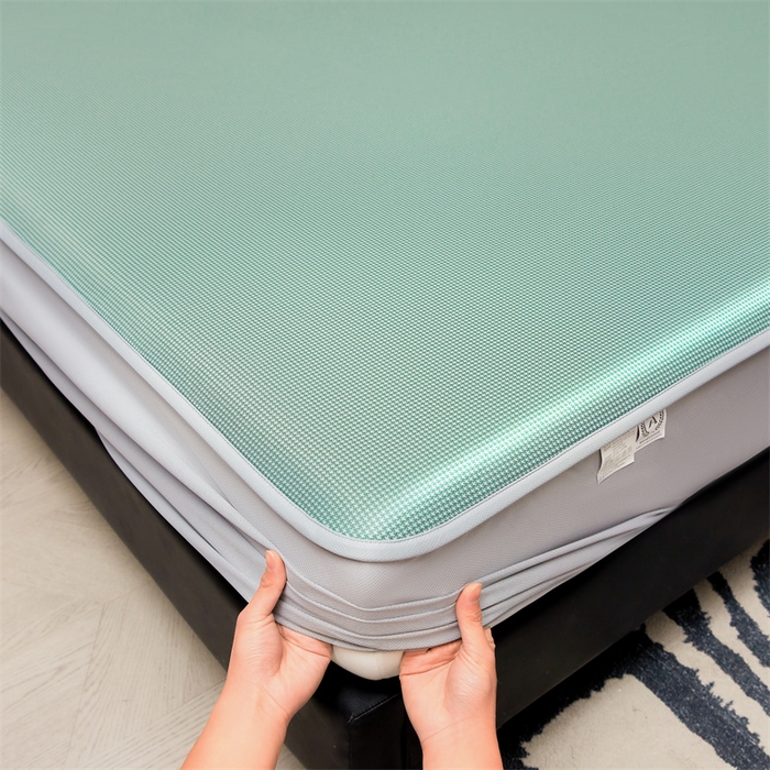 91家纺网 家纺一手货源 找家纺 雯豆家纺 2026春夏新款碳光冰丝床笠加厚三明治凉感床垫保护套夏季床罩凉席席子 千鸟格-床笠款松石绿