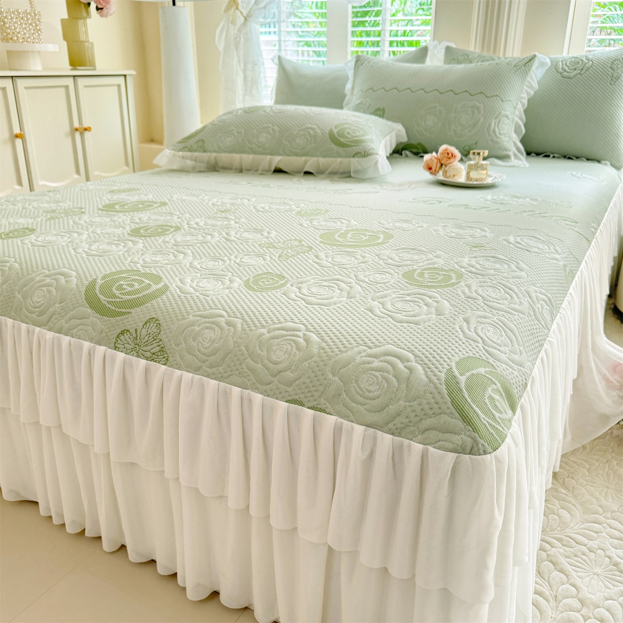 91家纺网 家纺一手货源 找家纺 绒棉世家 2026新款A类凉感豆豆席三件套床裙款软席子 花韵-清新绿