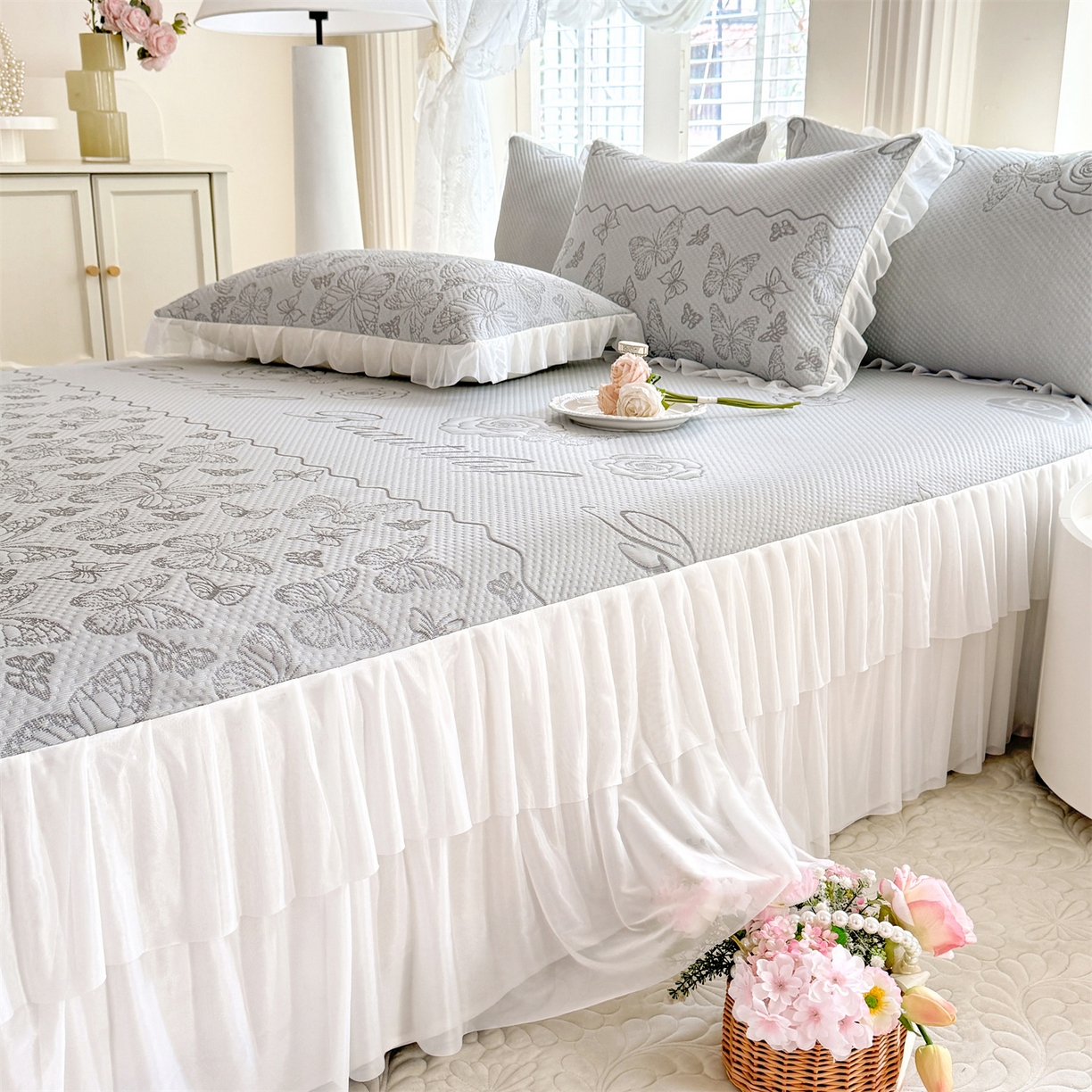 91家纺网 家纺一手货源 找家纺 绒棉世家 2026新款A类凉感豆豆席三件套床裙款软席子 蝶舞-山灰