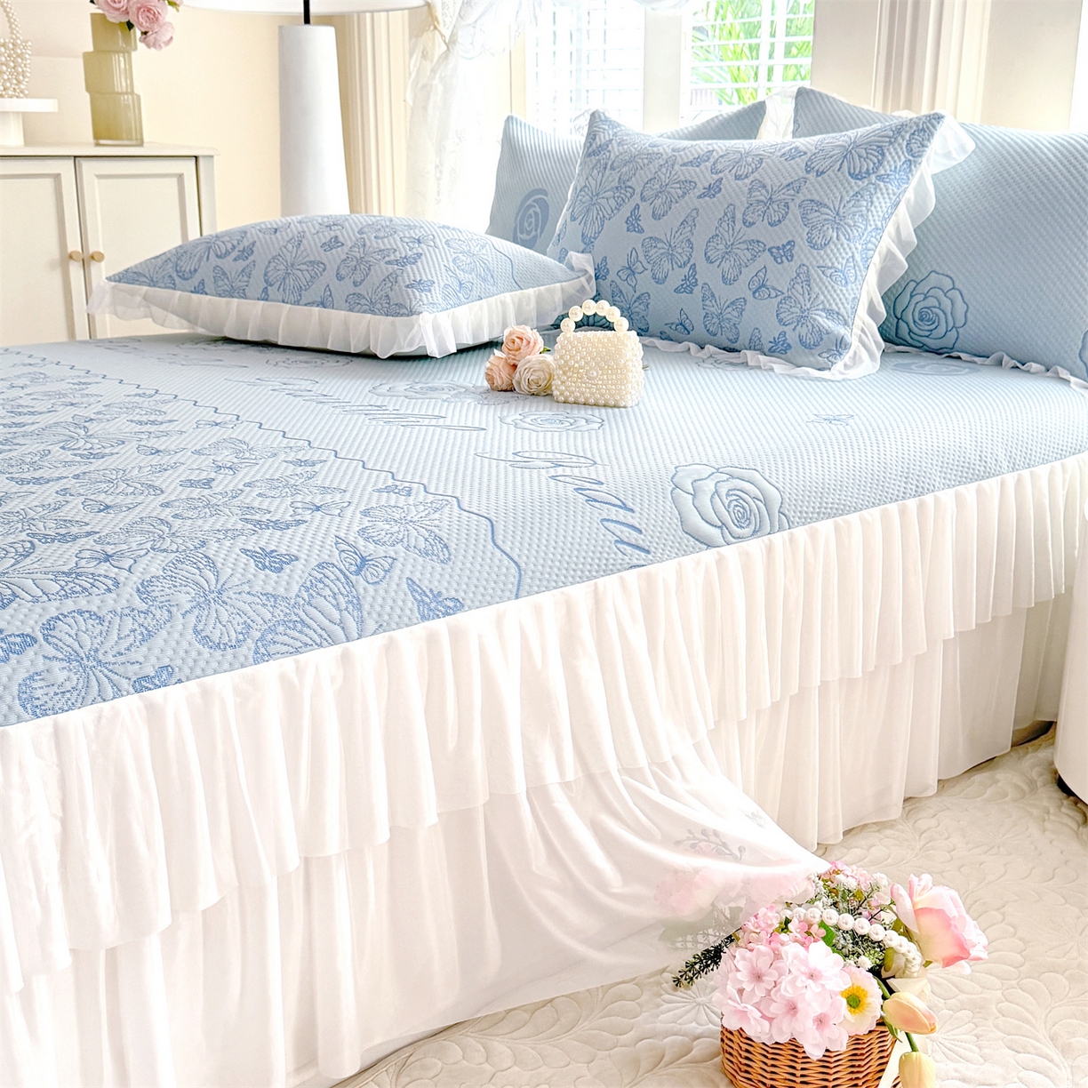 91家纺网 家纺一手货源 找家纺 绒棉世家 2026新款A类凉感豆豆席三件套床裙款软席子 蝶舞-天蓝