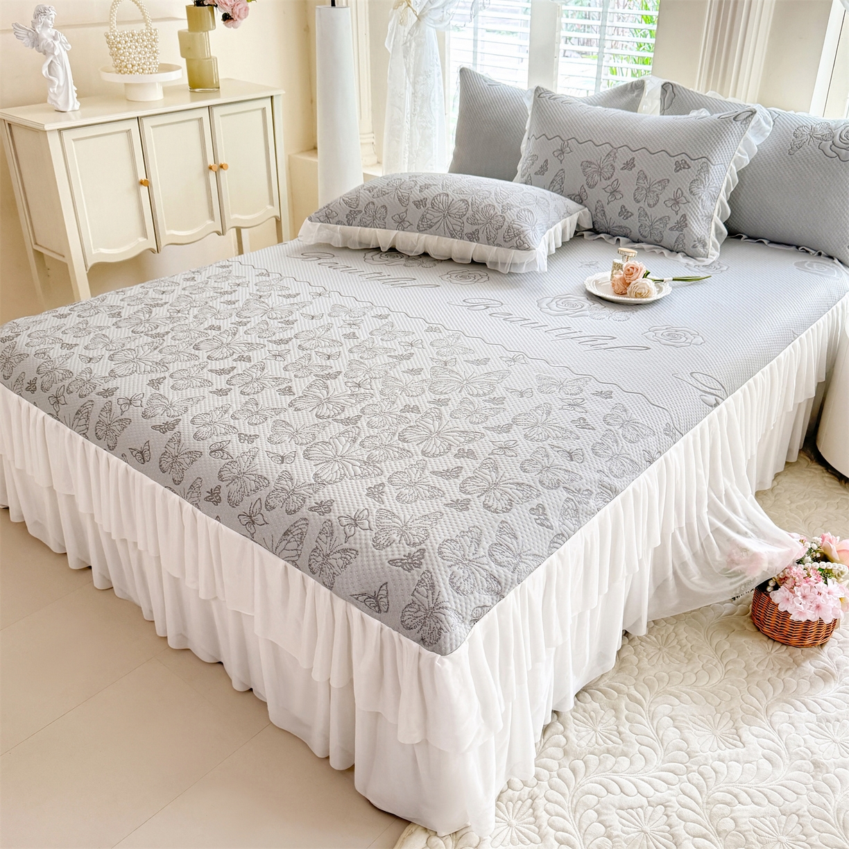 91家纺网 家纺一手货源 找家纺 绒棉世家 2026新款A类凉感豆豆席三件套床裙款软席子 蝶舞-山灰