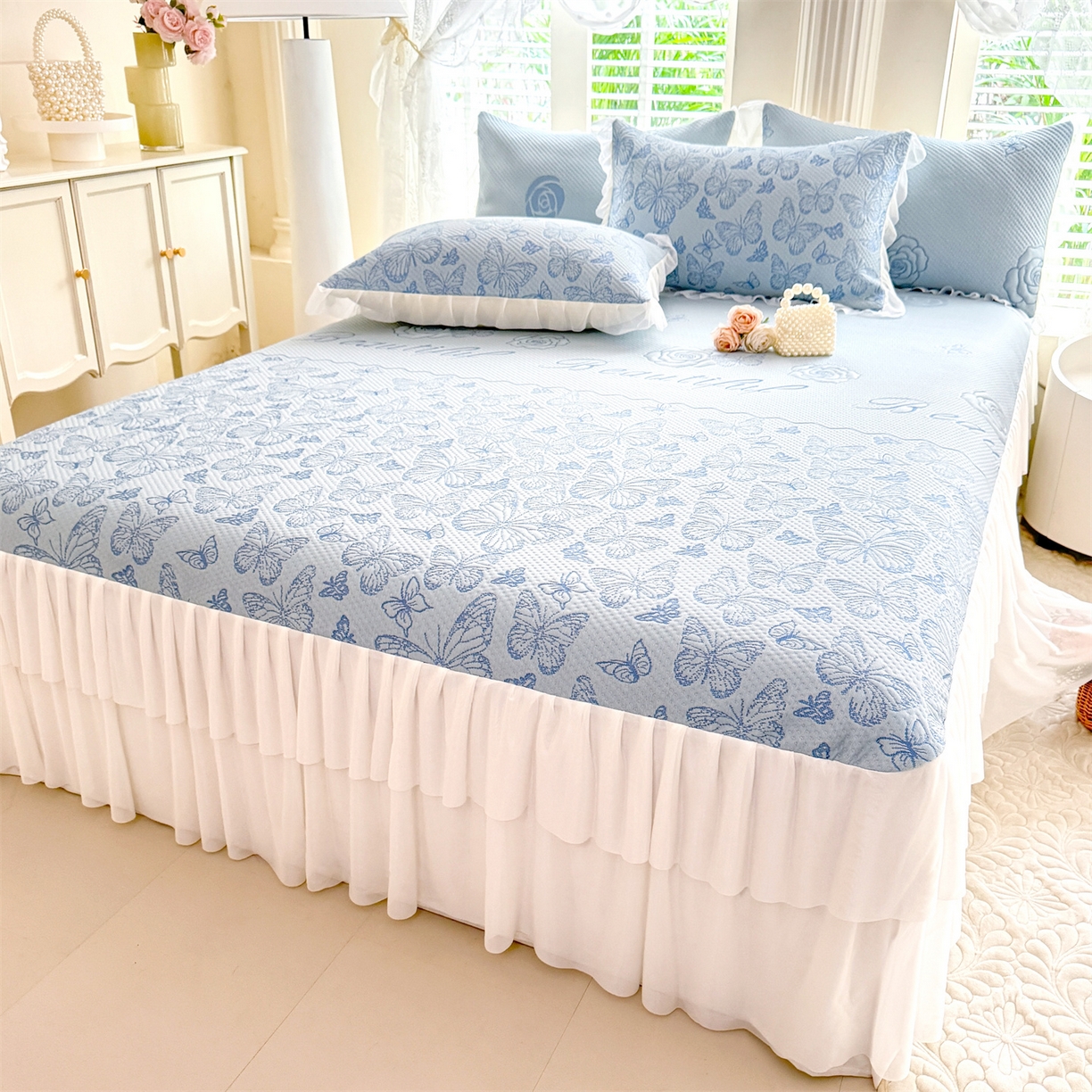 91家纺网 家纺一手货源 找家纺 绒棉世家 2026新款A类凉感豆豆席三件套床裙款软席子 蝶舞-天蓝