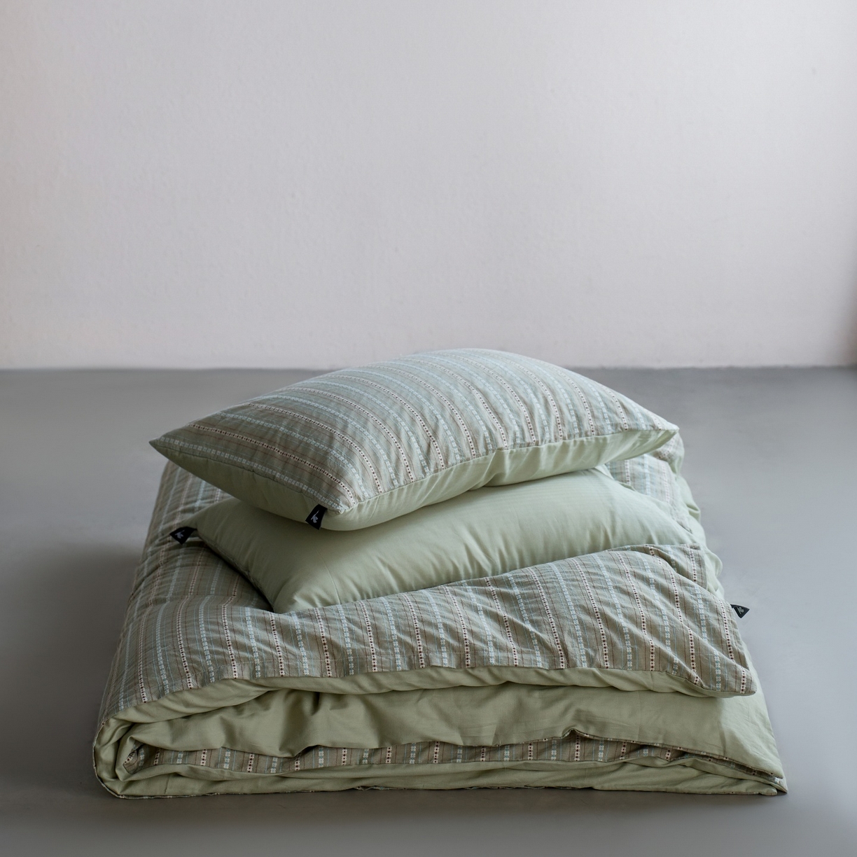 91家纺网 家纺一手货源 找家纺 （总）安莱生活 2026春夏新款水洗棉全棉色织大提花春日絮语四件套 春日絮语系列（券后最低控价319）