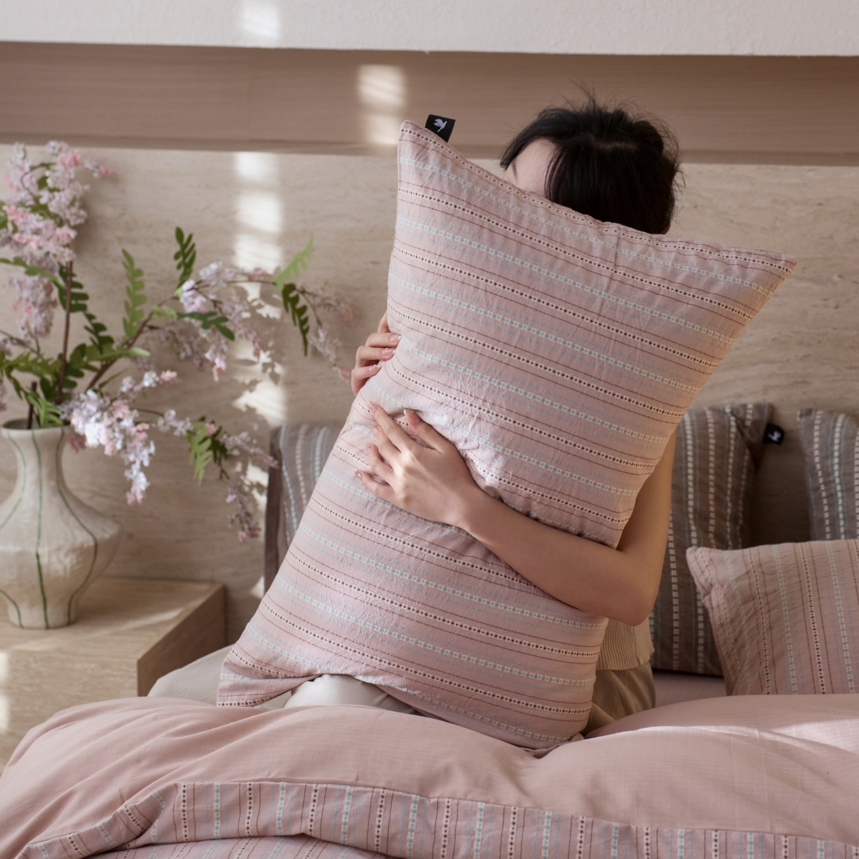 91家纺网 家纺一手货源 找家纺 安莱生活 2026春夏新款水洗棉全棉色织大提花春日絮语四件套 春日絮语系列（券后最低控价319） 春日絮语-豆沙