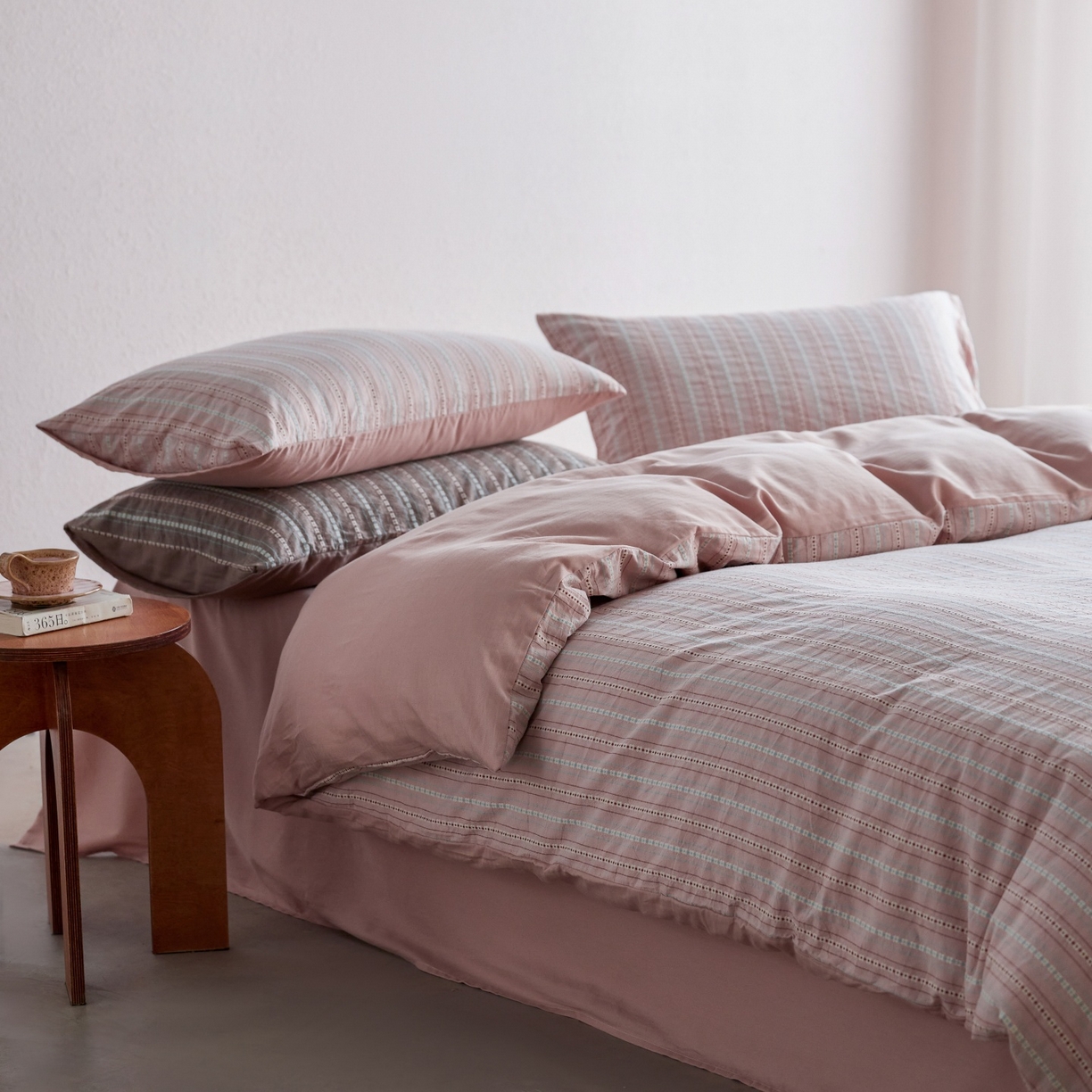 91家纺网 家纺一手货源 找家纺 安莱生活 2026春夏新款水洗棉全棉色织大提花春日絮语四件套 春日絮语系列（券后最低控价319） 春日絮语-豆沙